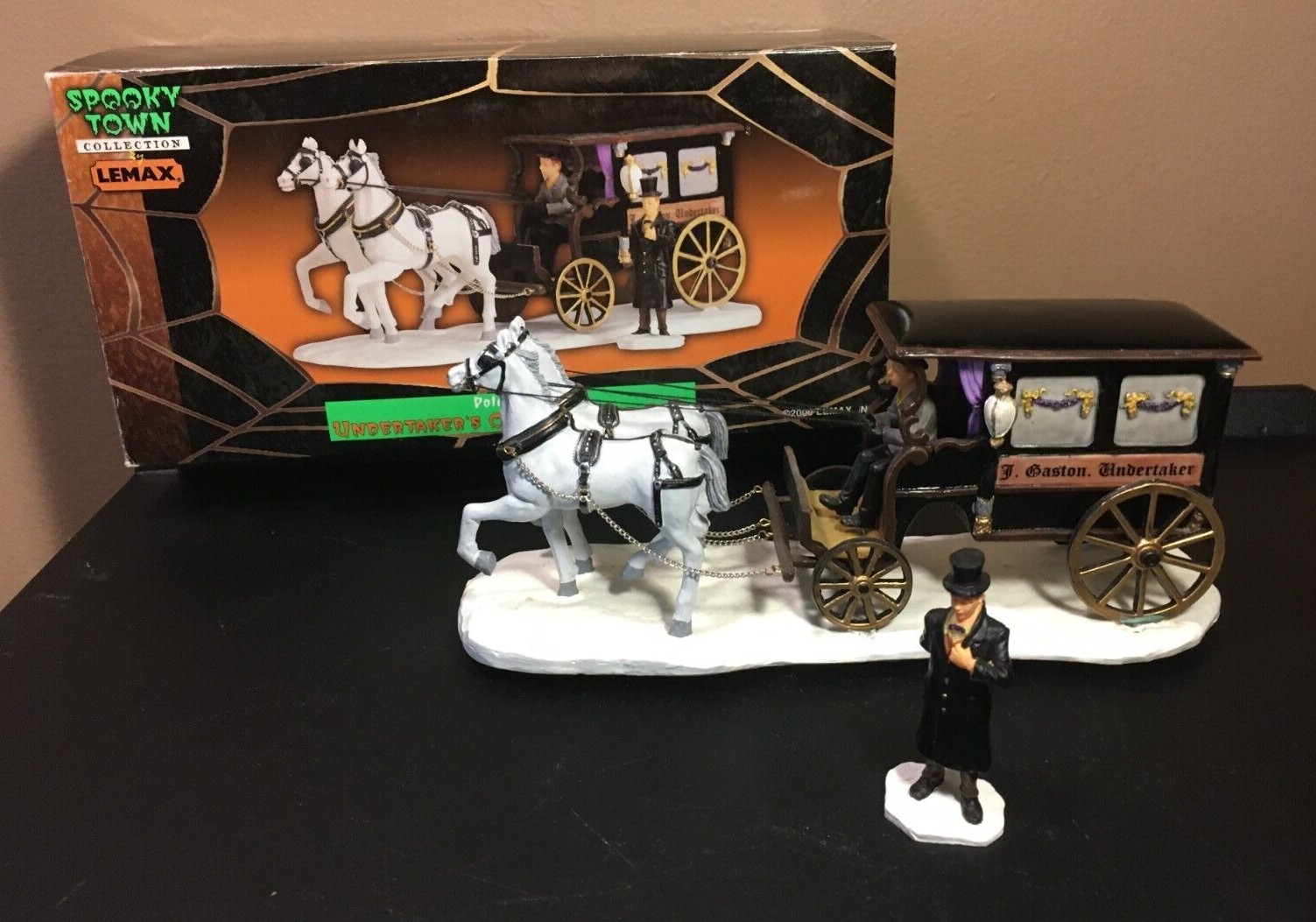 **Vintage LEMAX SPOOKY TOWN UNDERTAKER\'S CARRIAGE FIGURES SET OF TWO IN BOX