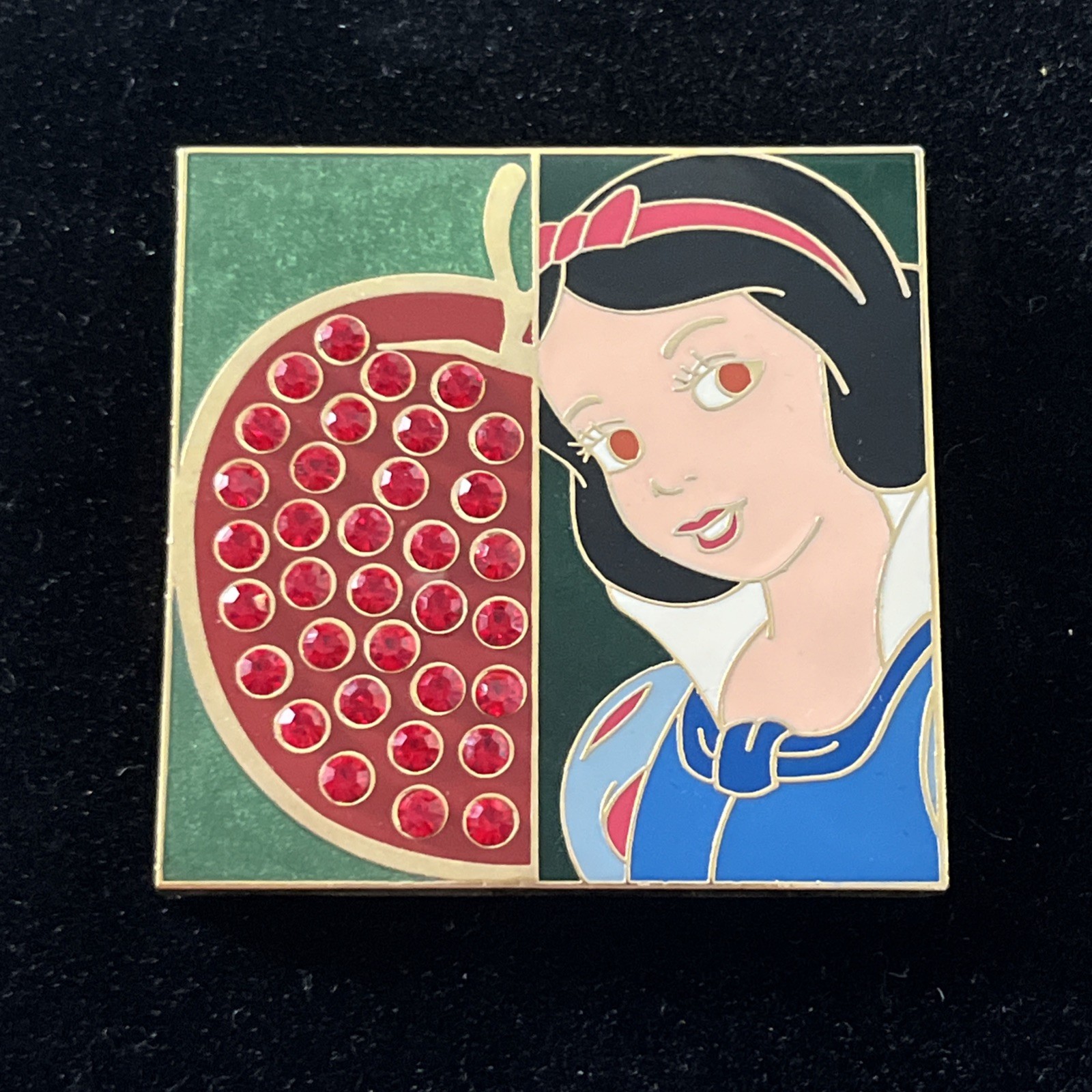 Disney Shopping Snow White & Apple Pave Pin LE 250 Rare 2006 Disney Shopping Snow White & Apple Pave Pin LE 250 Rare 2006