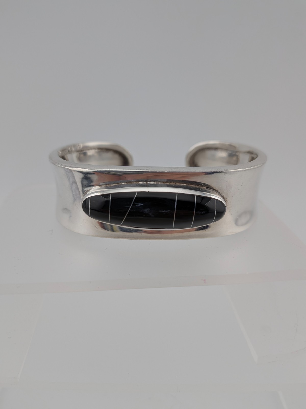 VTG Taxco Mexican .925 Sterling Silver and onyx cuff VTG Taxco Mexican .925 Sterling Silver and onyx cuff