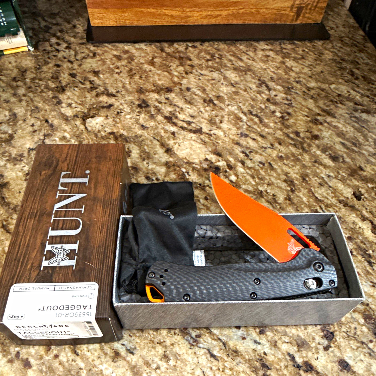 Benchmade Taggedout 15536OR-01 CPM-MagnaCut Plain Drop Point CF Handle Orange Benchmade Taggedout 15536OR-01 CPM-MagnaCut Plain Drop Point CF Handle Orange