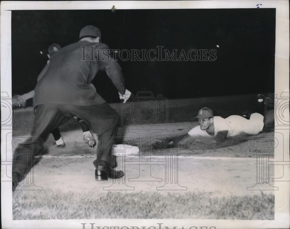 1947 Press Photo Athletics' Eddie Joost vs Detroit Tigers at Shibe Park, A's won 1947 Press Photo Athletics' Eddie Joost vs Detroit Tigers at Shibe Park, A's won