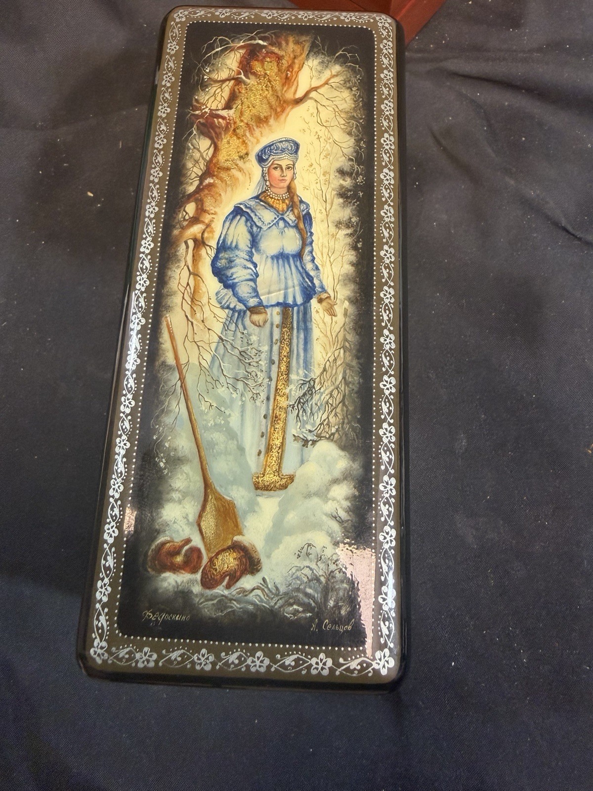 Vintage Russian Lacquer Box Hand Painted Signed Collectible Vintage Russian Lacquer Box Hand Painted Signed Collectible