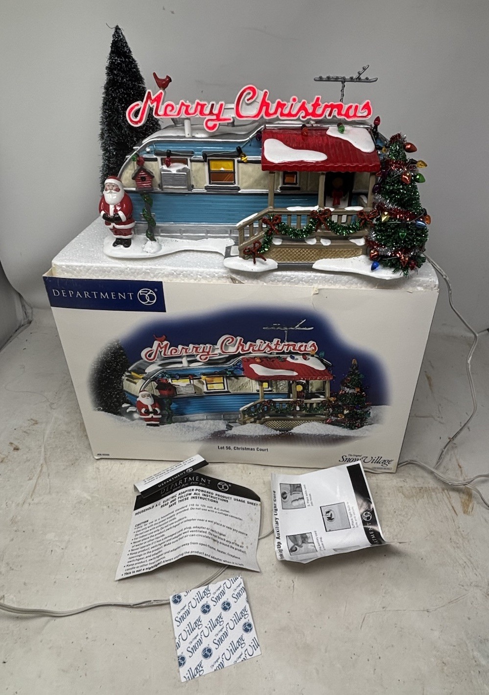 Dept 56 Snow Village LOT 56 CHRISTMAS COURT #56-55335, Working 100%, See Video.