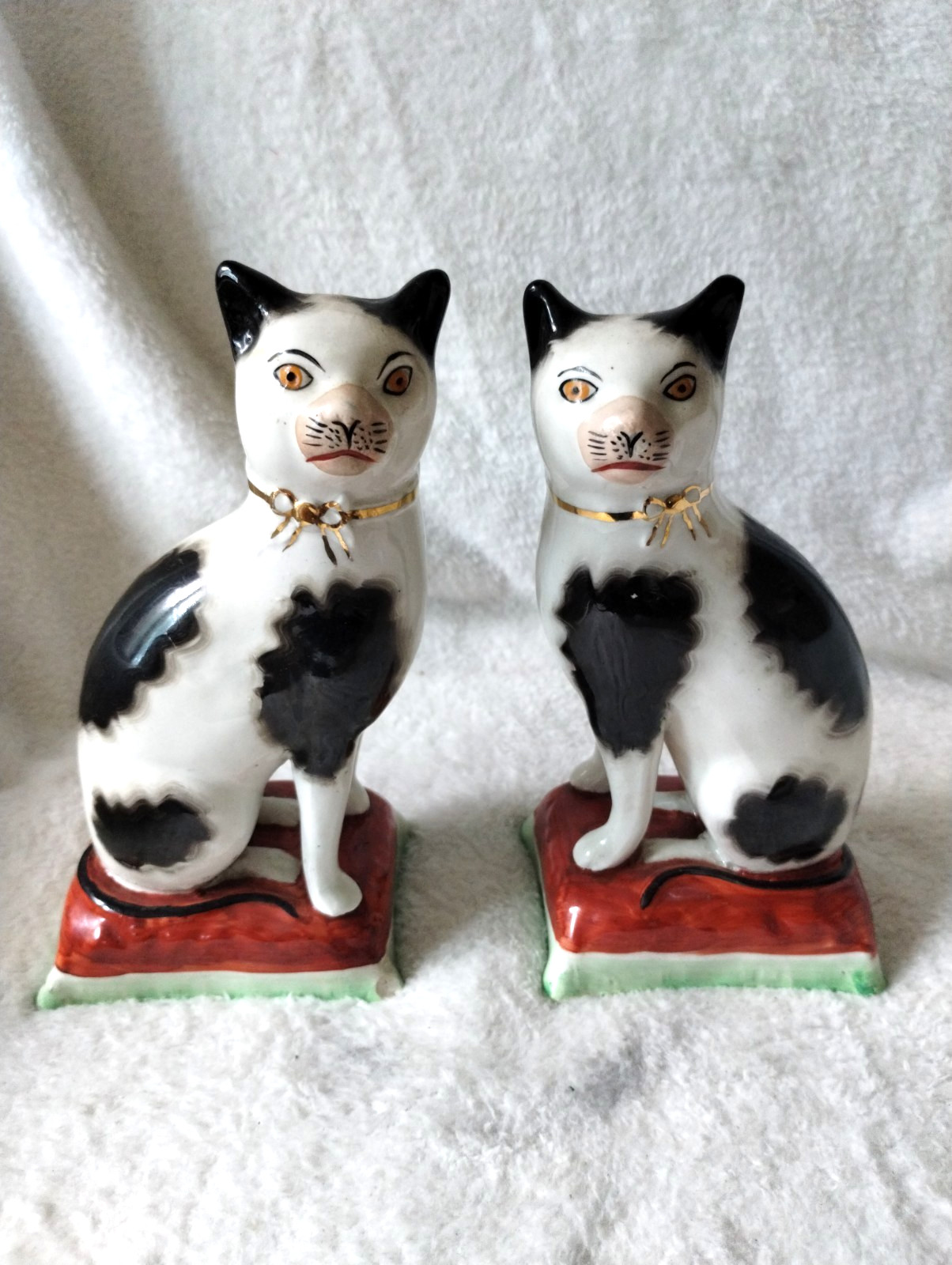 Antique Pair William Kent WK Staffordshire Ware Black White Cats Figurines UK