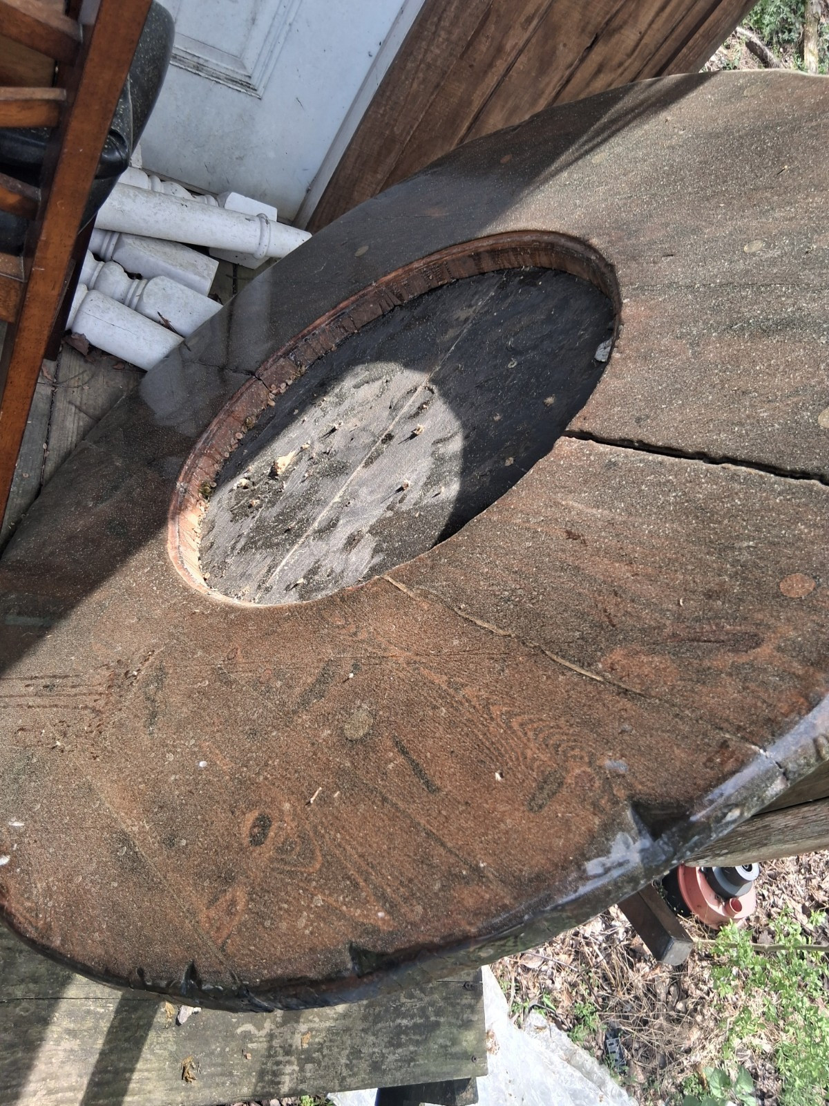 Jack Daniel’s Old No. 7 Wooden Barrel table with chairs
