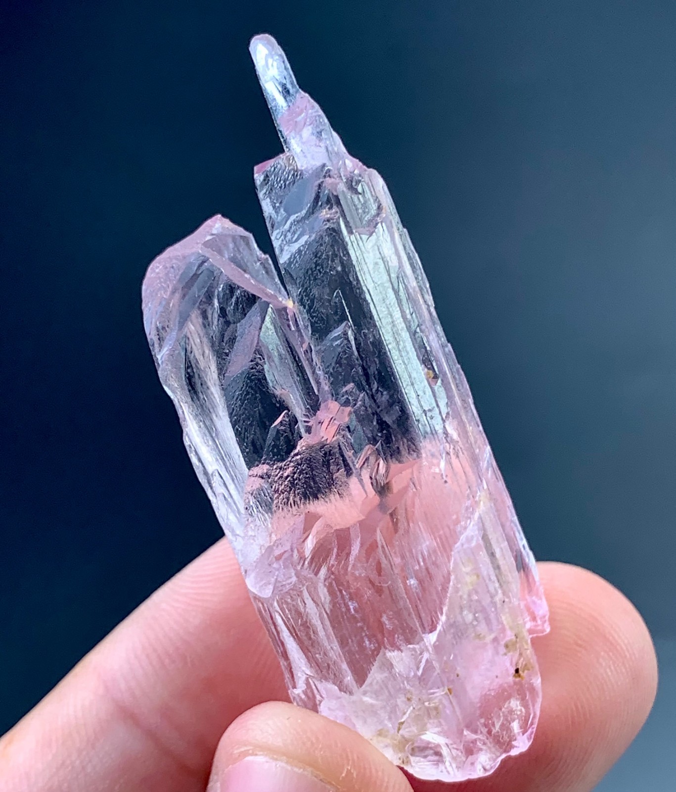 98 Carat Natural Pink Kunzite Crystal From Afghanistan 98 Carat Natural Pink Kunzite Crystal From Afghanistan