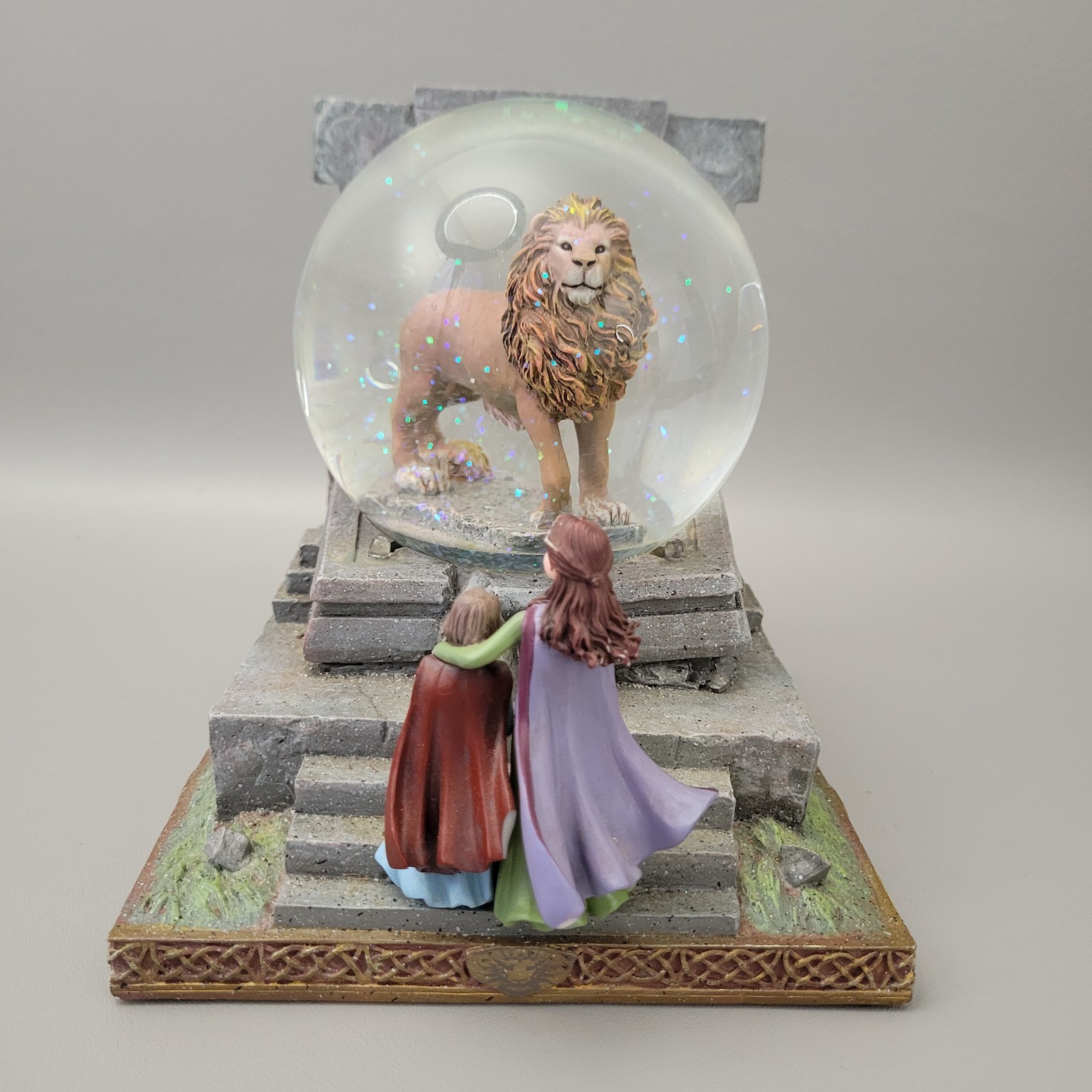 RARE DISNEY NARNIA SNOWGLOBE BOOKEND RARE DISNEY NARNIA SNOWGLOBE BOOKEND