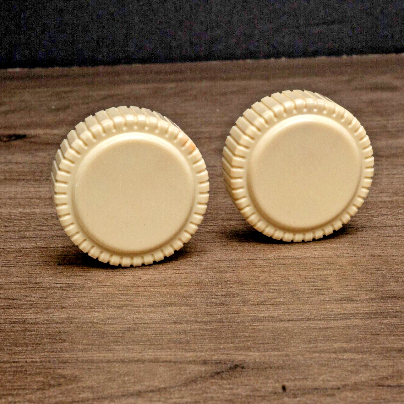 Vintage Trav-Ler Tube Radio Knobs White Plastic 2pc 1940s-50s 1/4\