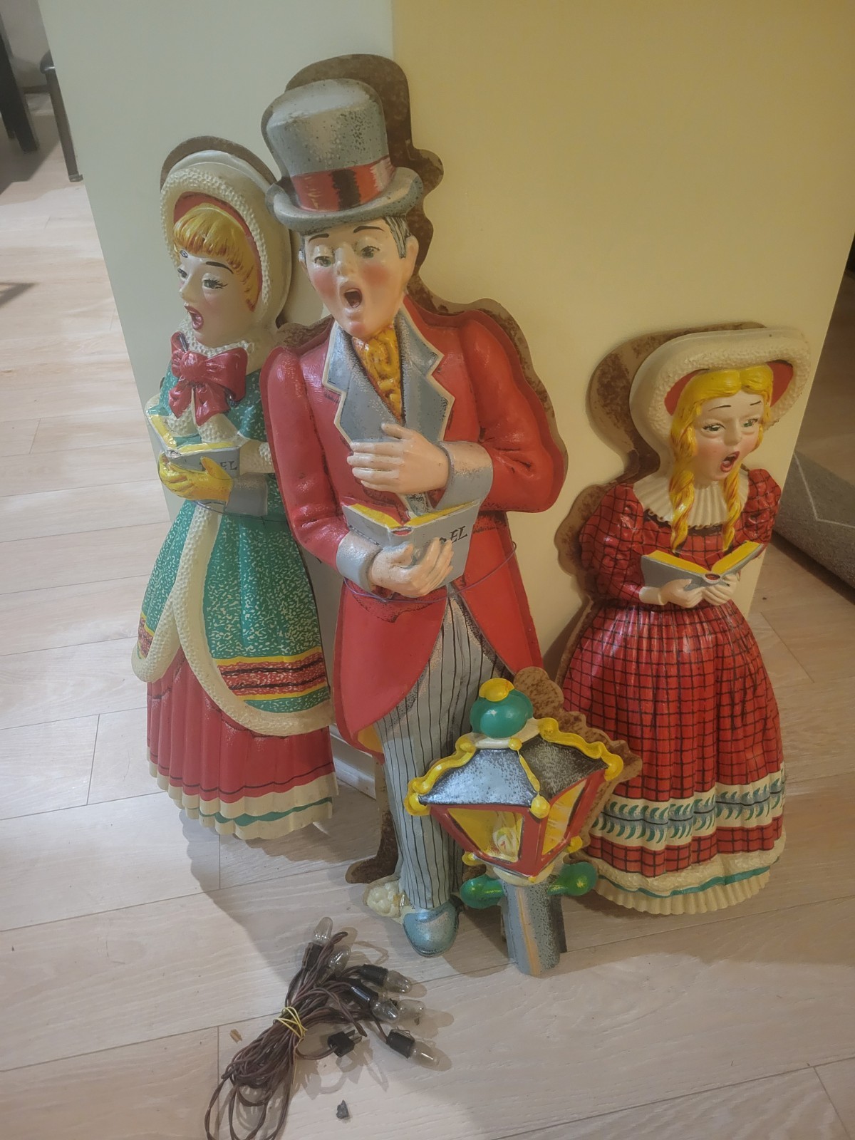 Vintage 3 Victorian Christmas Carolers Lighted 1940s Thin Original Box & Lights Vintage 3 Victorian Christmas Carolers Lighted 1940s Thin Original Box & Lights