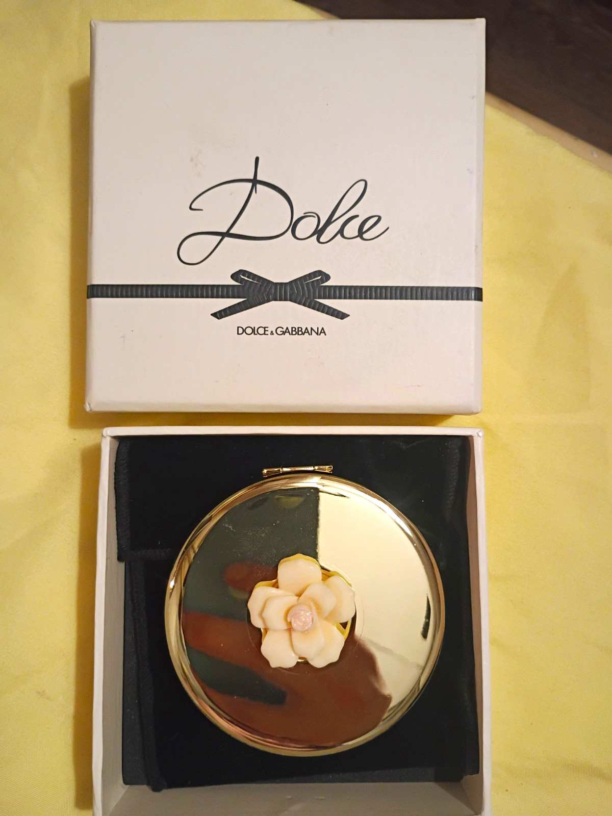 Dolce & Gabbana Dolce Gold Tone Floral Cosmetic Compact Mirror w/ Box Dolce & Gabbana Dolce Gold Tone Floral Cosmetic Compact Mirror w/ Box