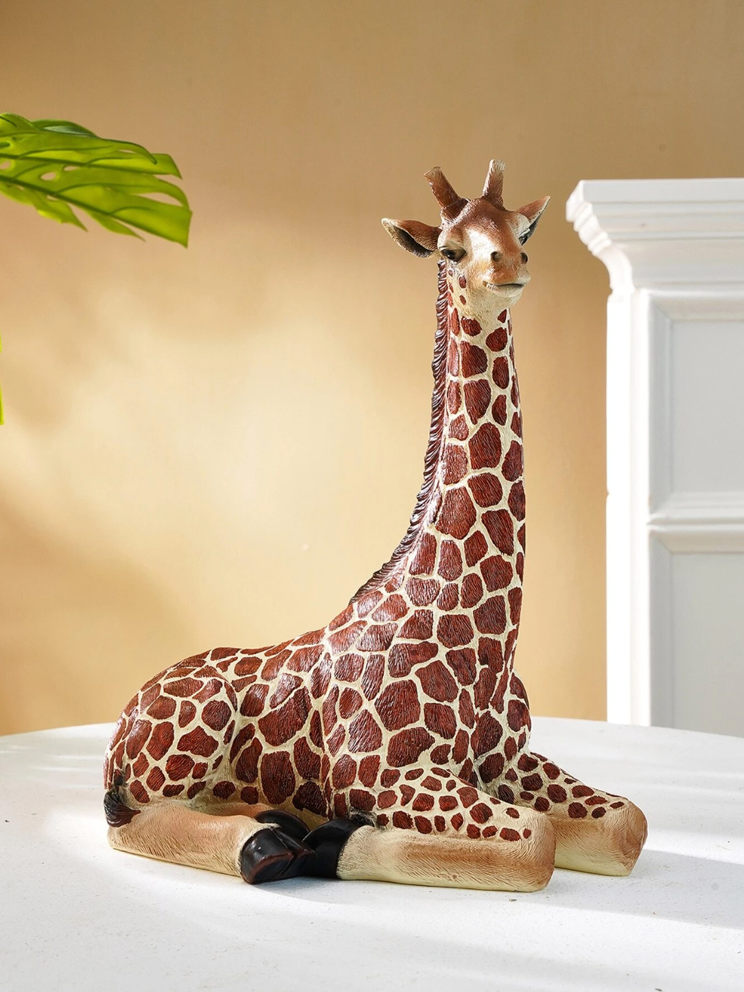 Sitting Giraffe Statue Decorative Figurine Luxury Style Giraffe Ornament Decor