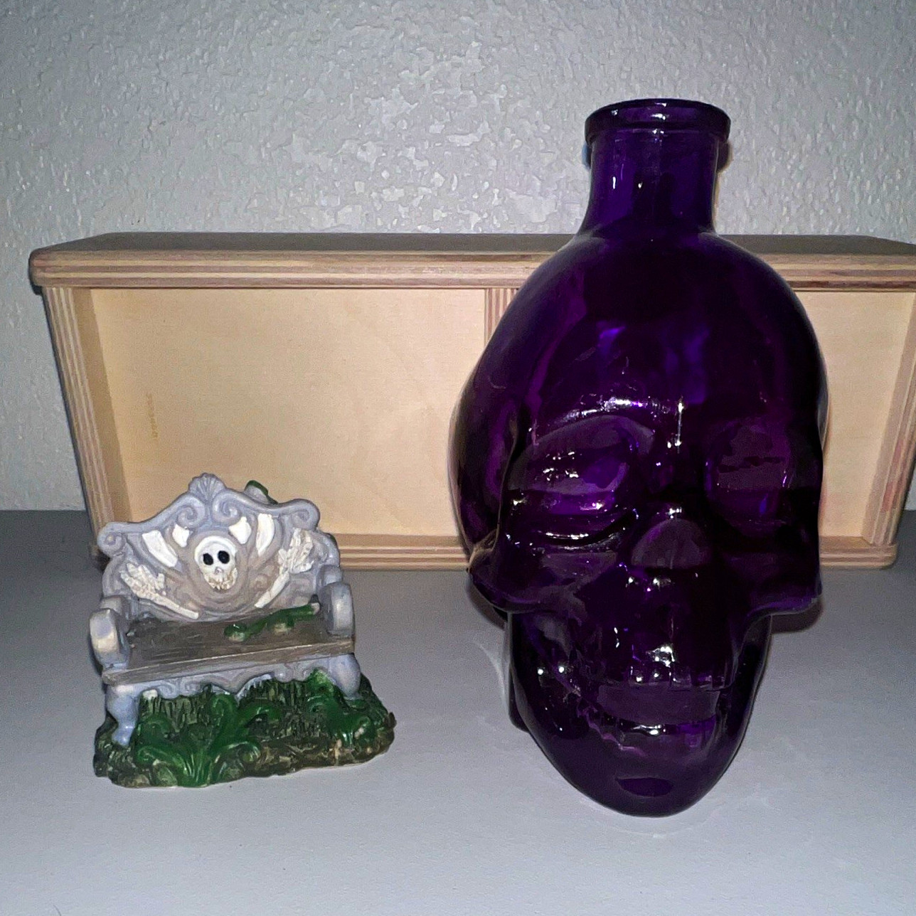 Purple Glass Skull-Shaped Bottle/ Vase Decorative Skull Bench Purple Glass Skull-Shaped Bottle/ Vase Decorative Skull Bench