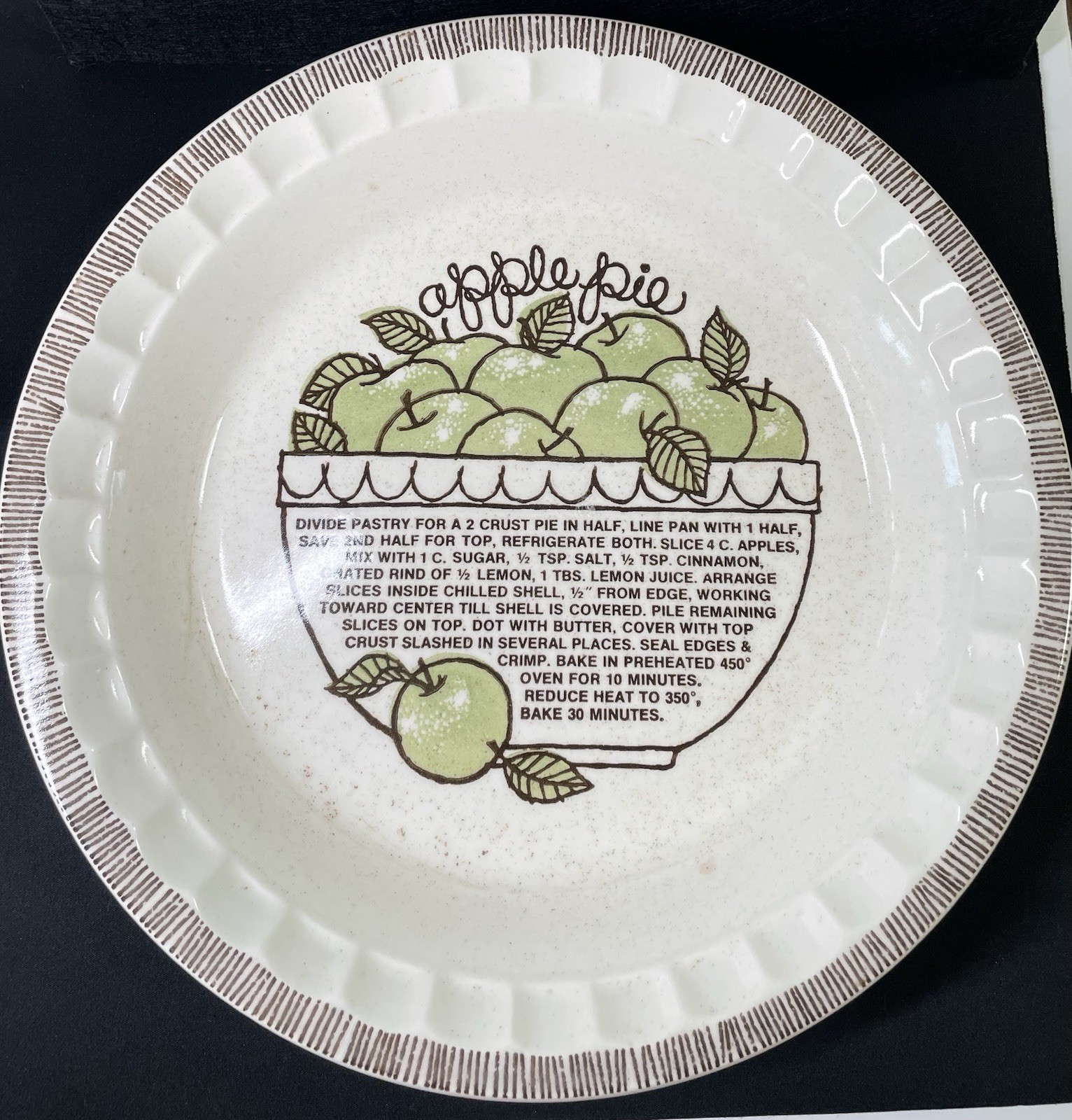 Vintage 1982 Royal China Jeannette Large Deep Dish Recipe Apple Pie Plate Keeper Vintage 1982 Royal China Jeannette Large Deep Dish Recipe Apple Pie Plate Keeper