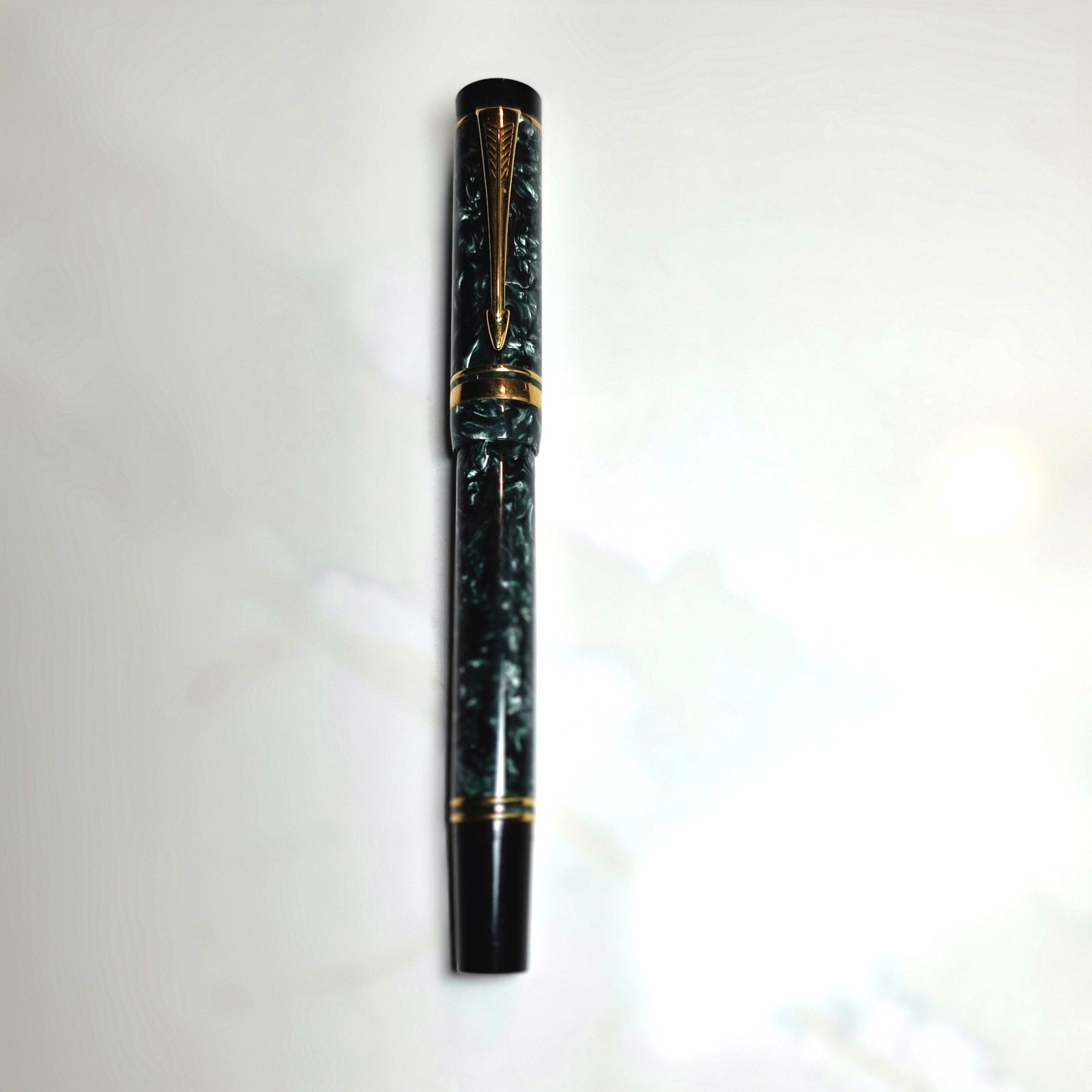 Parker Duofold International Fountain Pen - Marbled Green - 18K Gold M Nib Parker Duofold International Fountain Pen - Marbled Green - 18K Gold M Nib