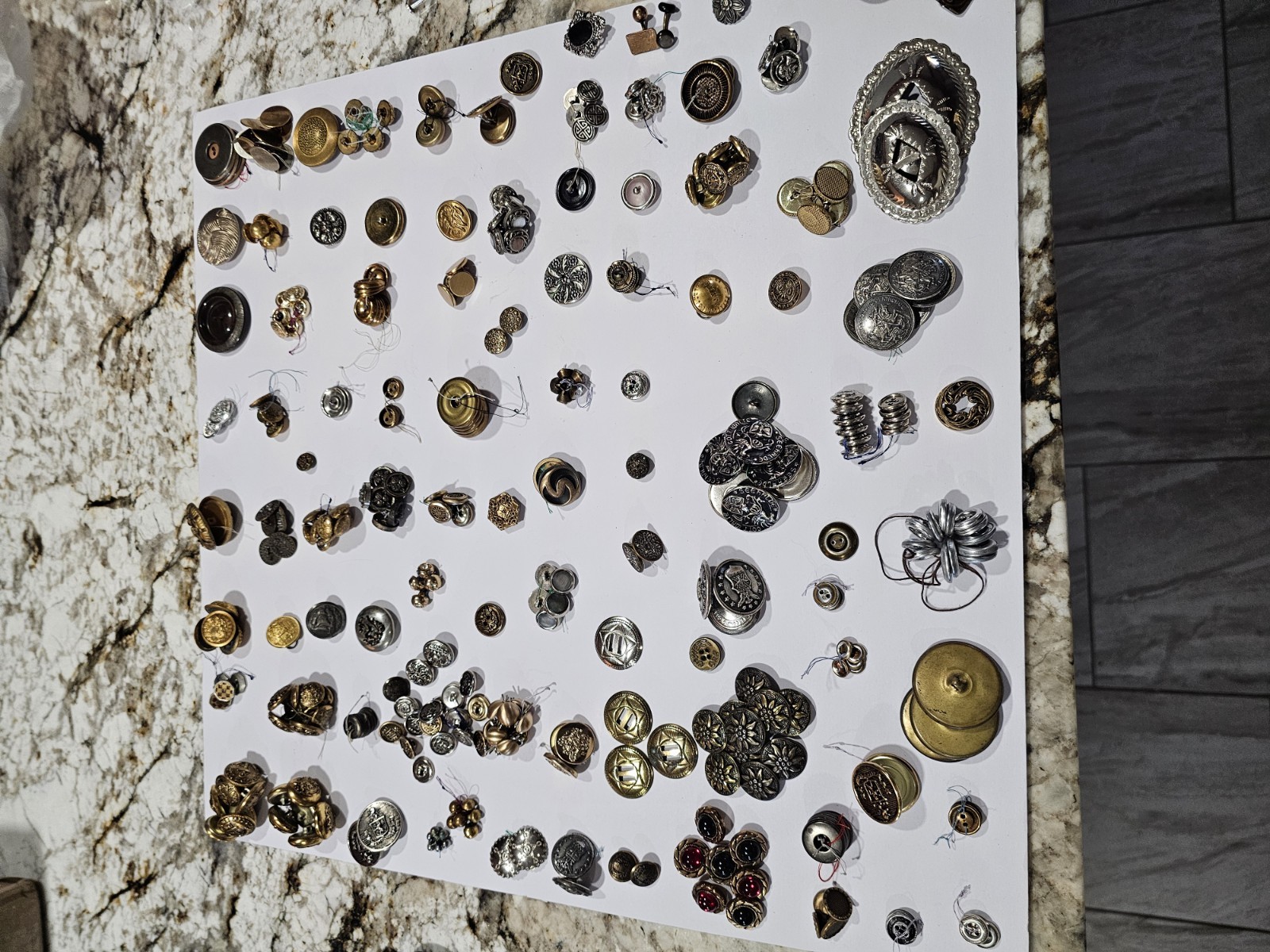 vintage mixed lot Of 200+ Button Commemorative Military Patriotic Etc vintage mixed lot Of 200+ Button Commemorative Military Patriotic Etc