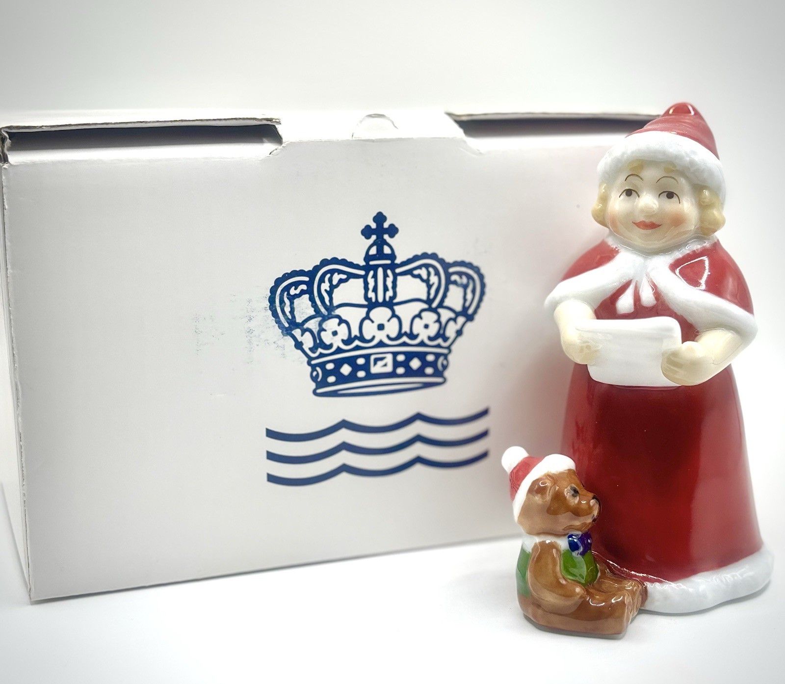 Royal Copenhagen 2022 Santa\'s Wife Lim Ed Figurine Christmas List Bear WITH BOX