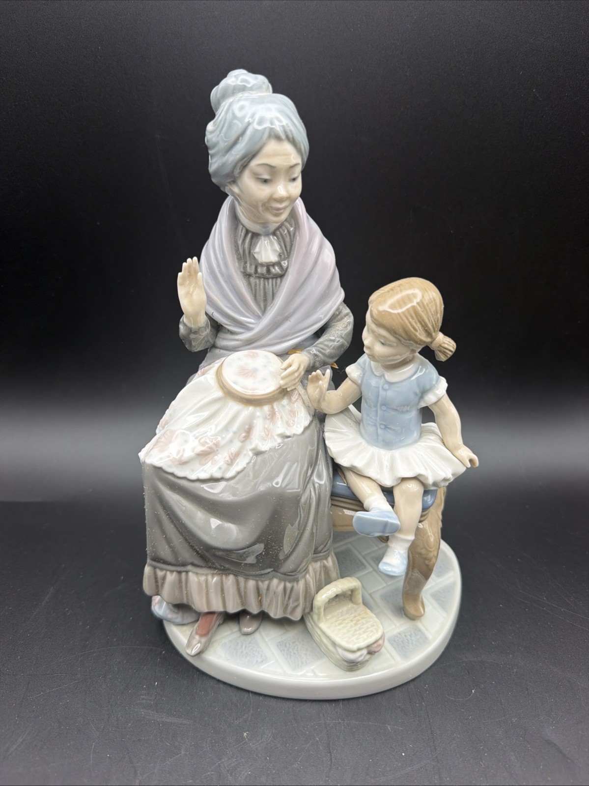 Lladro A Visit With Granny Porcelain Sculpture Figurine #5305 Retired Second Box Lladro A Visit With Granny Porcelain Sculpture Figurine #5305 Retired Second Box