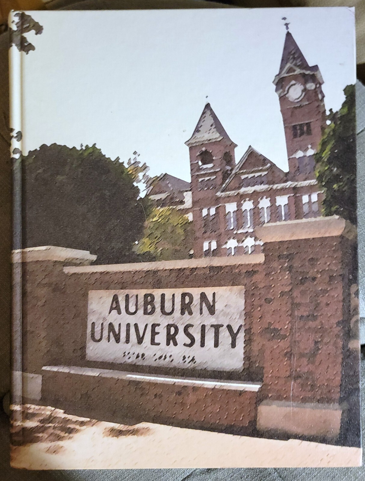 2011 AUBURN UNIVERSITY YEARBOOK Annual Glomerata War Eagle VERY GOOD 2011 AUBURN UNIVERSITY YEARBOOK Annual Glomerata War Eagle VERY GOOD