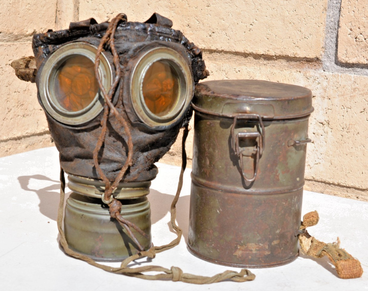 GERMAN WW1 IMPERIAL ARMY GAS MASK - NAMED AND UNIT ON CANISTER