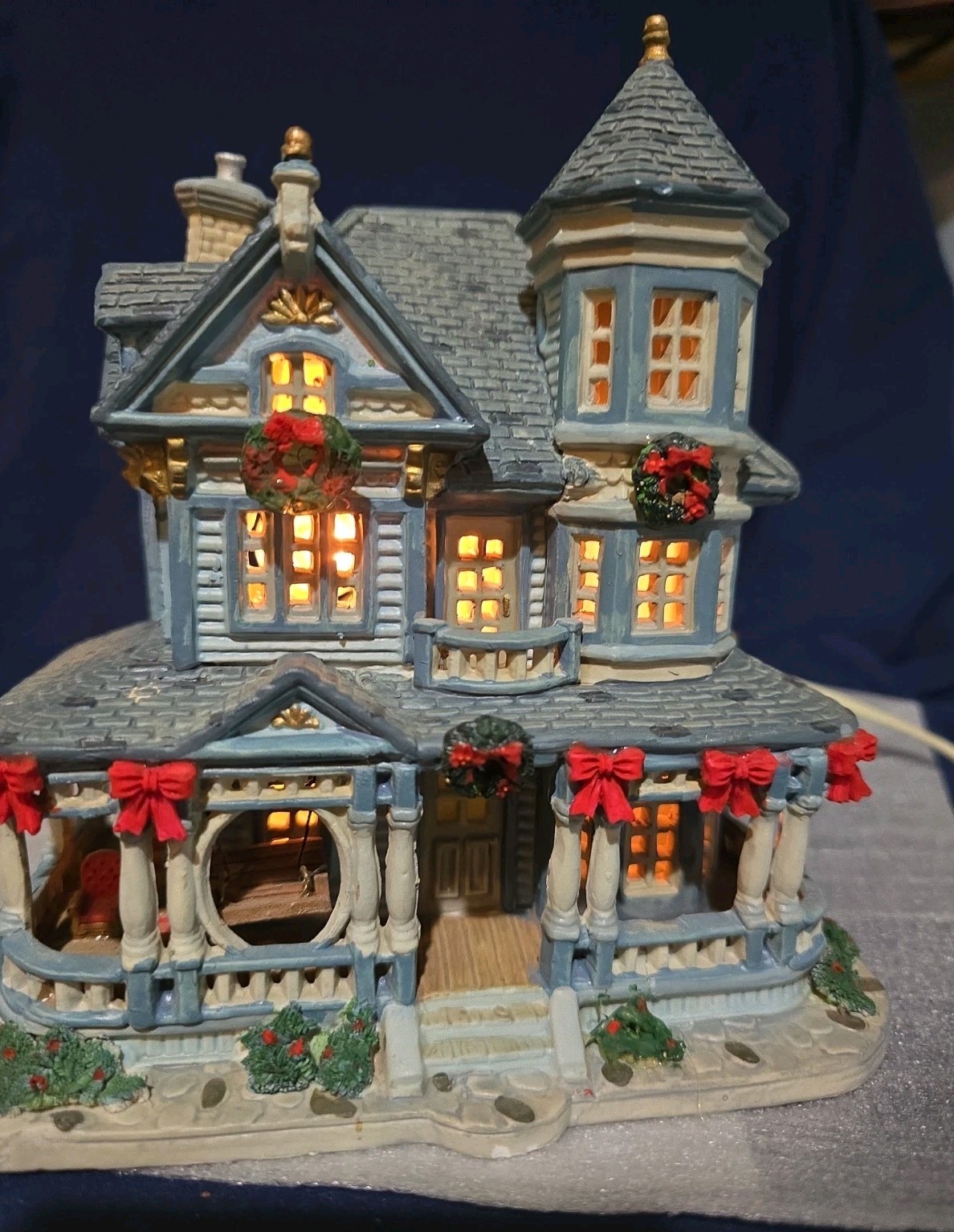 2004 LEMAX Coventry Cove Village Lighted \