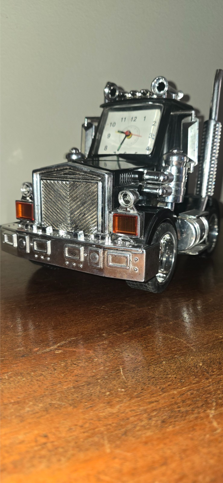 Nice Vintage Semi Truck Clock Working Nice Vintage Semi Truck Clock Working