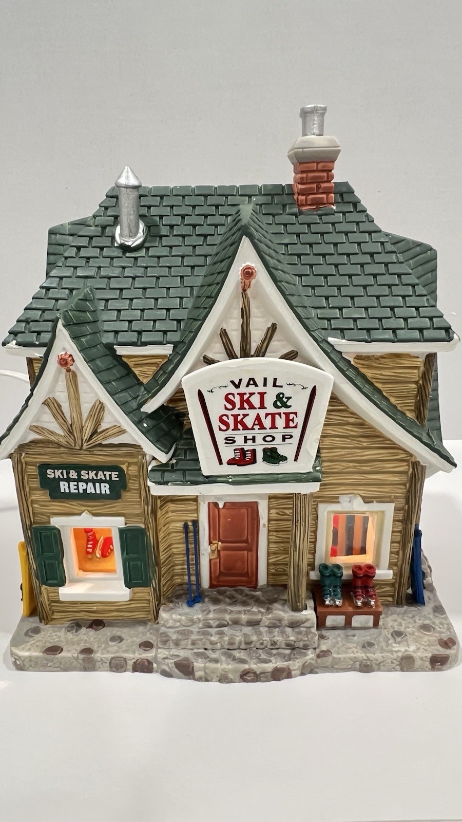 Lemax Vail Village “Vail Ski & Skate Shop” 45692 Retired 2014 Brand New Lemax Vail Village “Vail Ski & Skate Shop” 45692 Retired 2014 Brand New