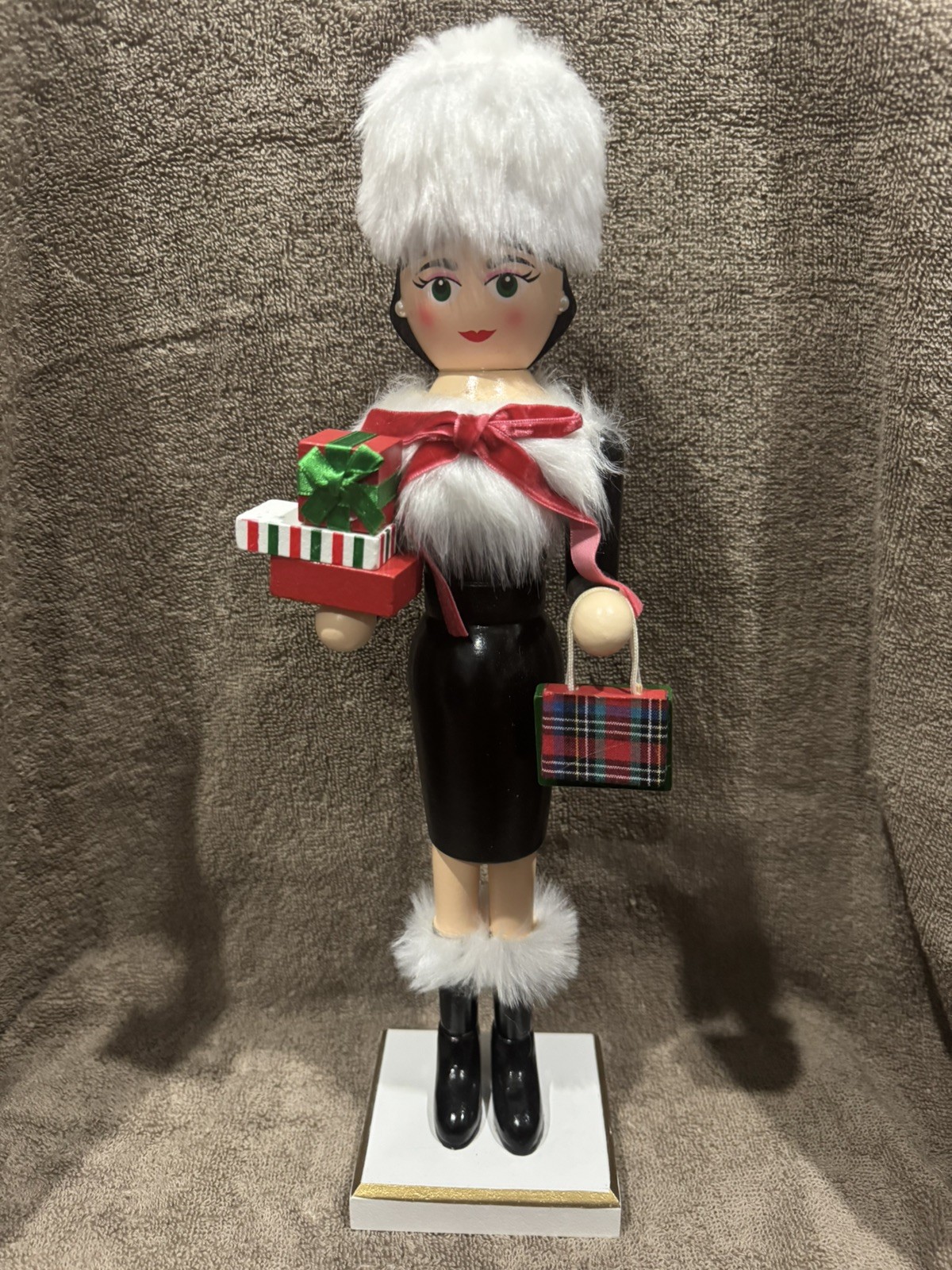 Nutcracker Shopping Girl Woman 14 Nutcracker Shopping Girl Woman 14