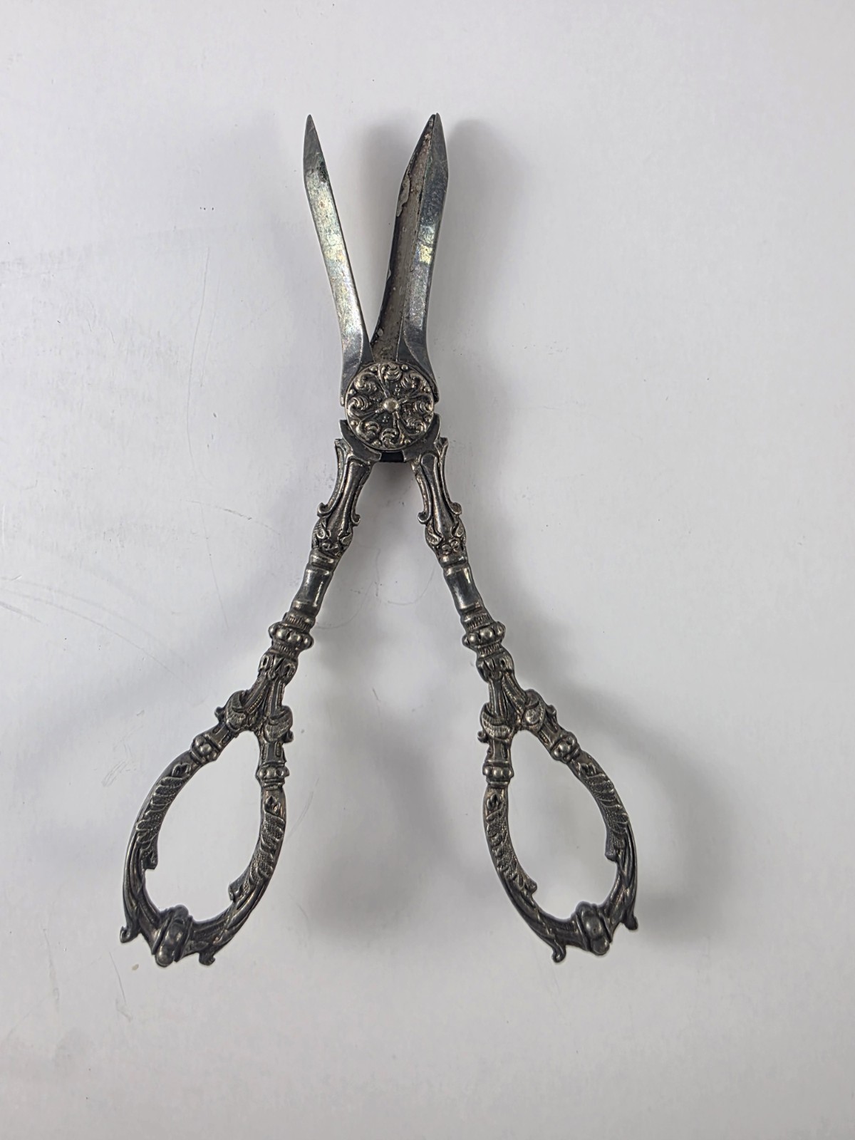 Vintage Grape scissors Very ornate and beautiful Vintage Grape scissors Very ornate and beautiful