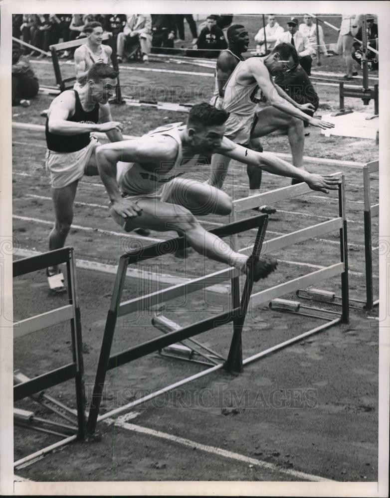 1951 Press Photo Larry Johnson of Army wins 100 Yard Hurdle race at Penn Relays 1951 Press Photo Larry Johnson of Army wins 100 Yard Hurdle race at Penn Relays