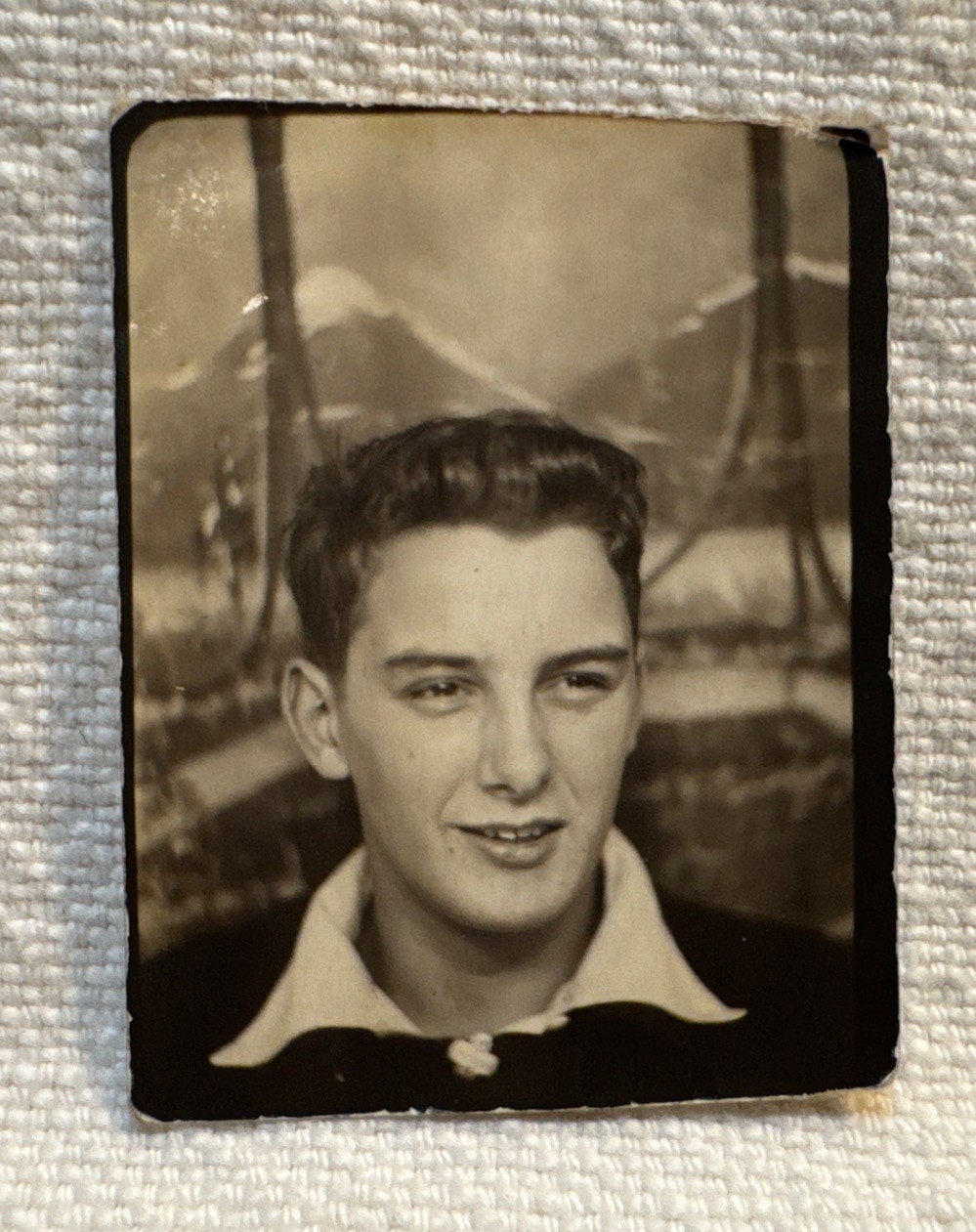 Vtg 1940 Photo Booth Photo Handsome Young Man-Wintery Background-Signed-Gay Int Vtg 1940 Photo Booth Photo Handsome Young Man-Wintery Background-Signed-Gay Int