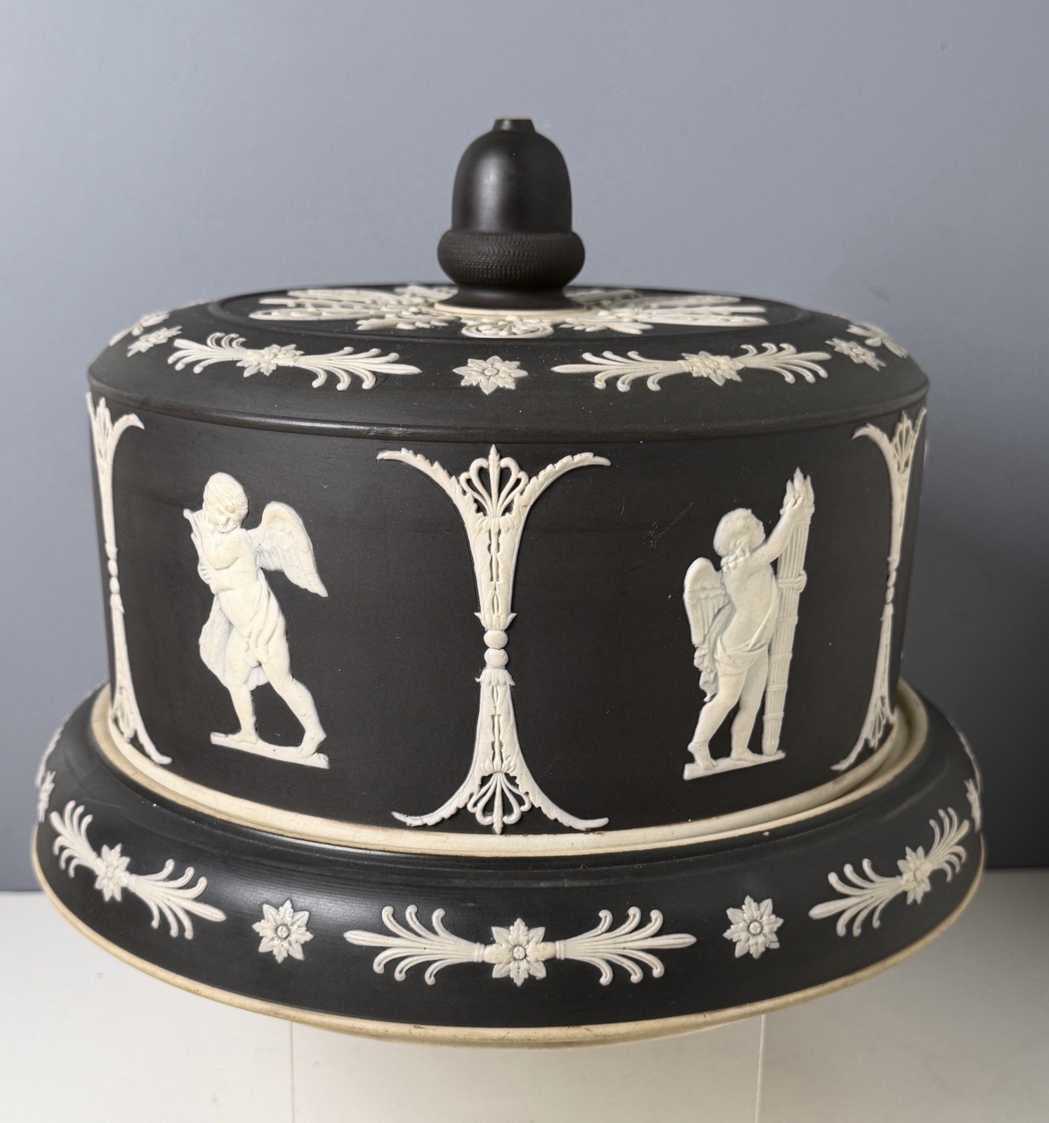 RARE BLACK /WHITE ANTIQUE WEDGEWOOD JASPERWARE CUPID CHEESE DOME & PLATE RARE BLACK /WHITE ANTIQUE WEDGEWOOD JASPERWARE CUPID CHEESE DOME & PLATE