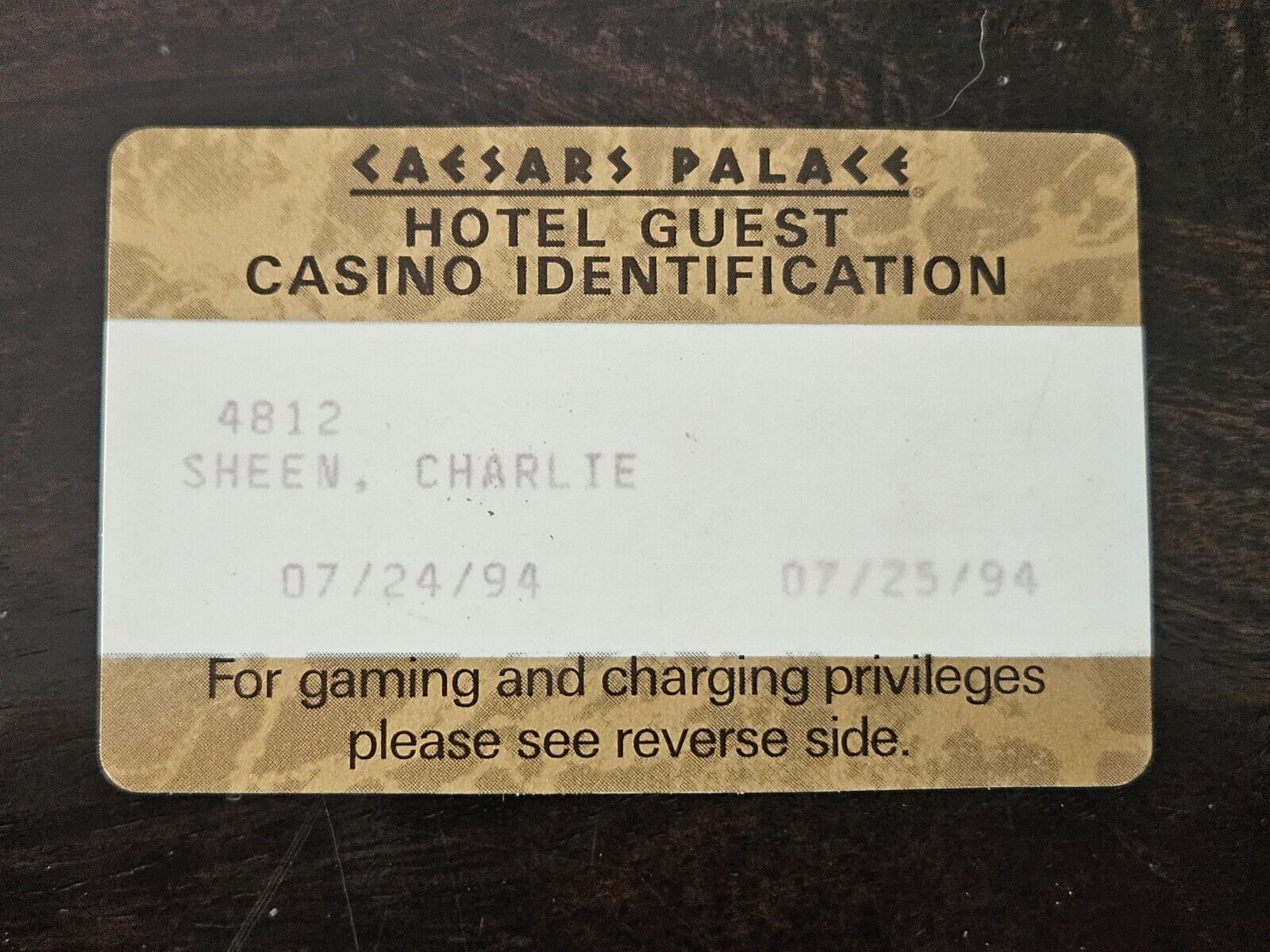 CAESARS PALACE CASINO CARD - CHARLIE SHEEN  1994 VERY RARE