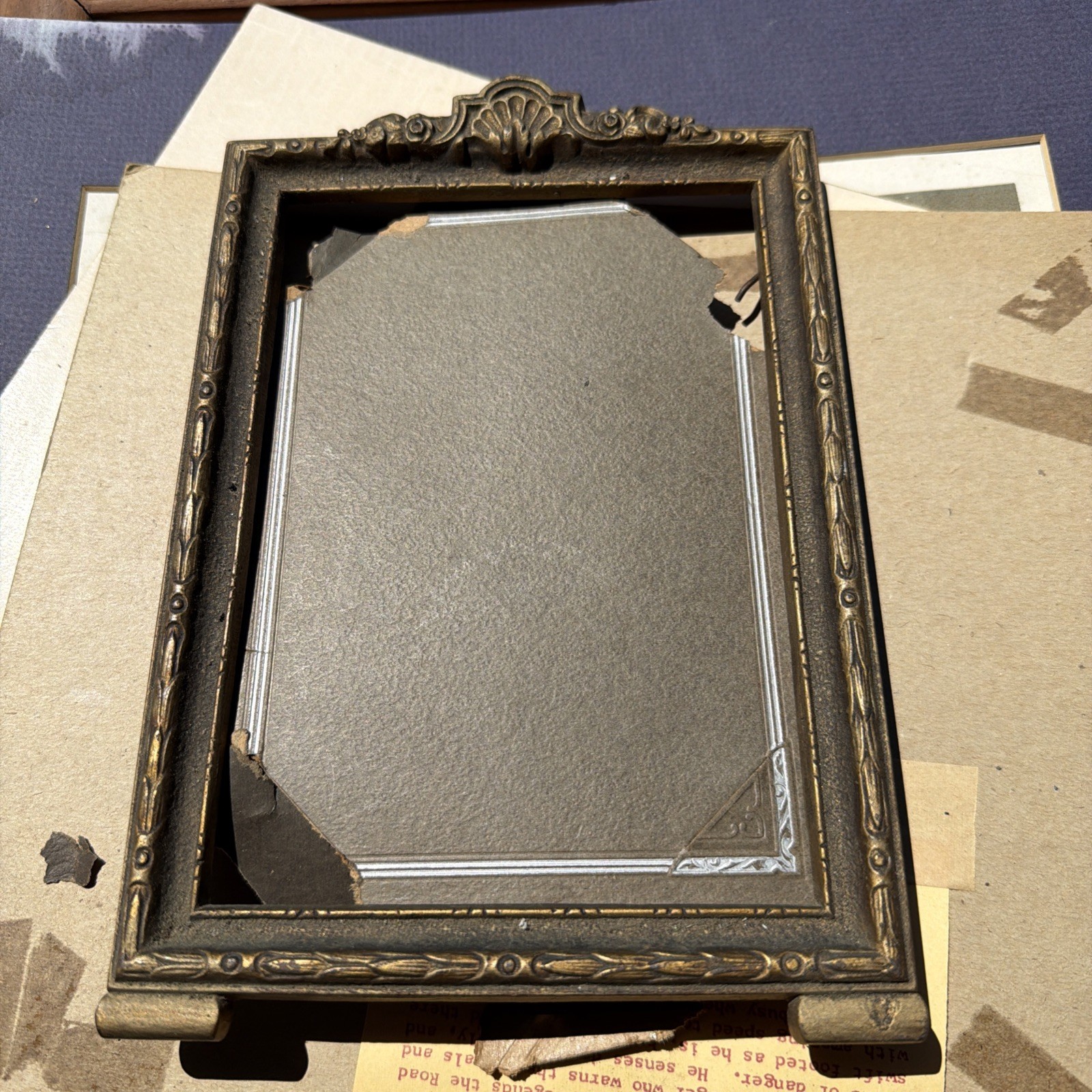 Vintage Ornate Gold Tone Metal Tabletop Picture Frame Stamped 9458 Rococo Shell Vintage Ornate Gold Tone Metal Tabletop Picture Frame Stamped 9458 Rococo Shell