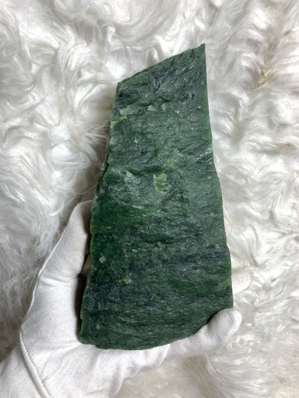 2.212kg Nephrite High Quality Rough piece from Afghanistan 2.212kg Nephrite High Quality Rough piece from Afghanistan