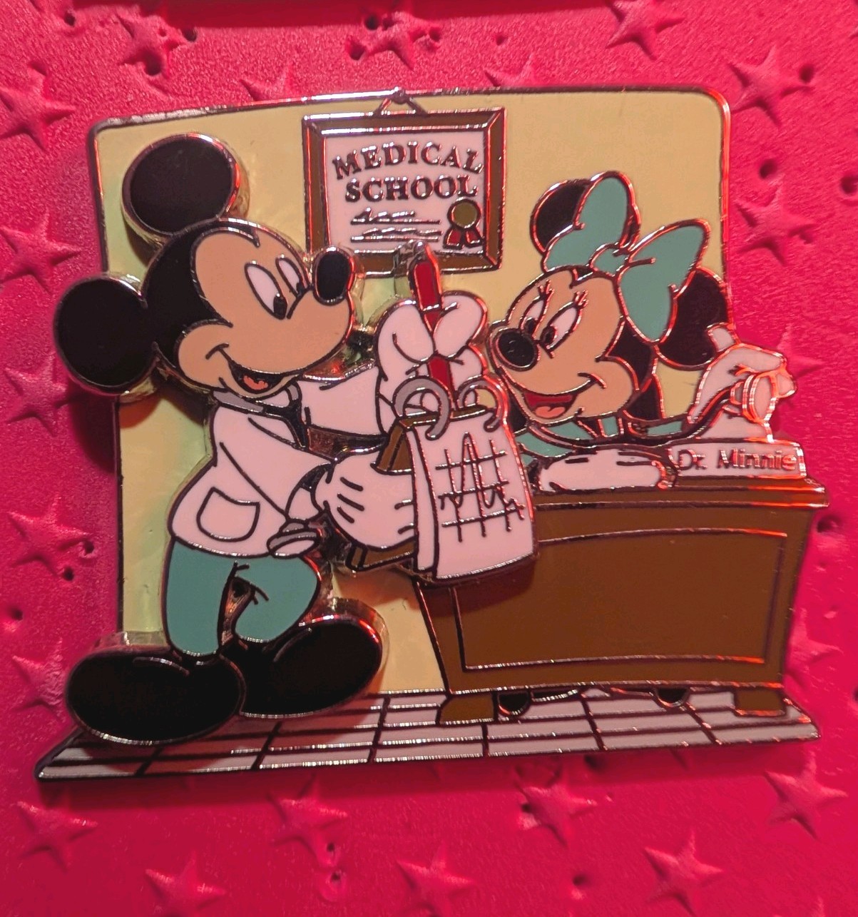 AUTHENTIC RETIRED DISNEY PARKS PIN MICKEY & MINNIE MOUSE \