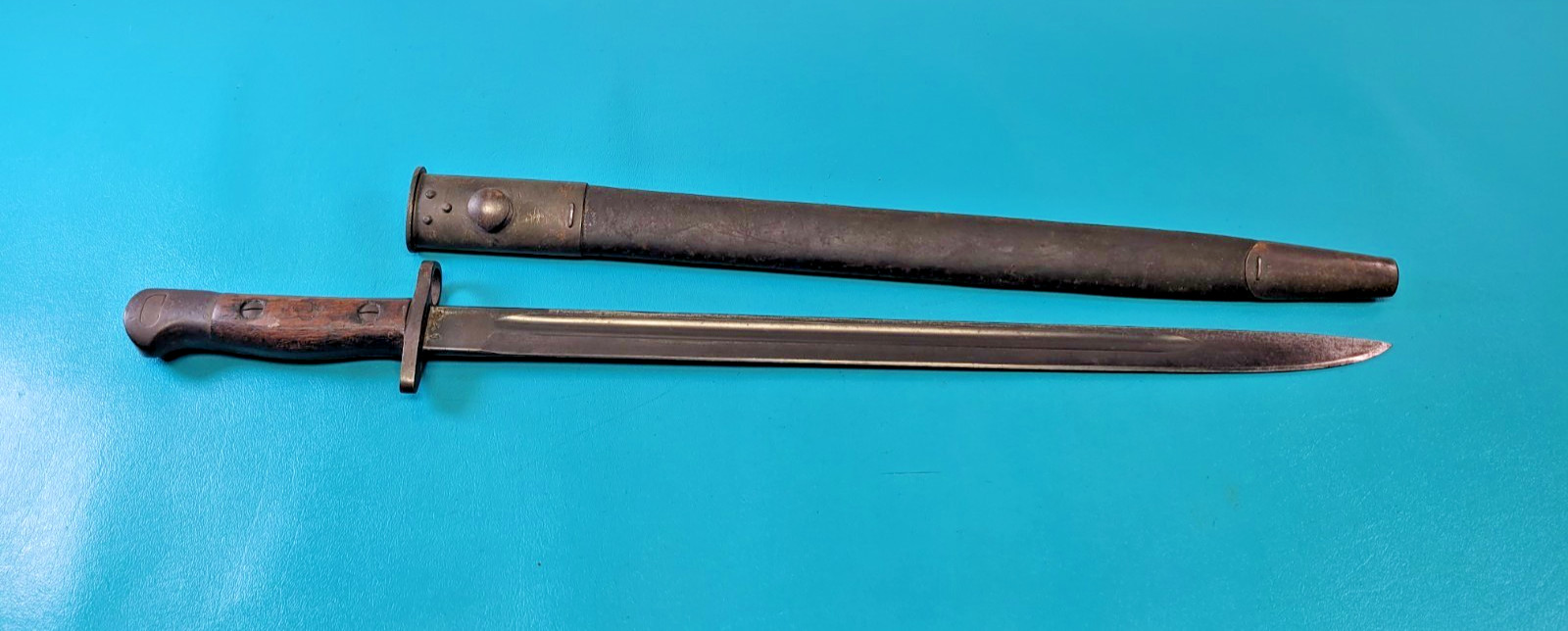 WWI Australian Pattern 1907 Lithgow Bayonet + Scabbard c. 1918 TR1755 WWI Australian Pattern 1907 Lithgow Bayonet + Scabbard c. 1918 TR1755