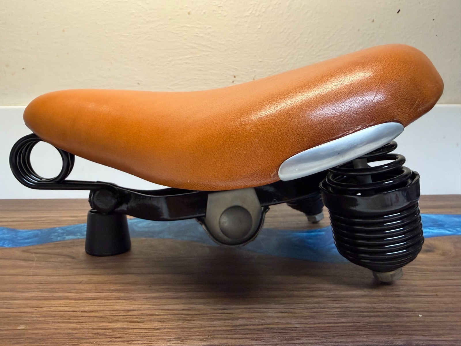Ladies Post-War Mesinger B-4 De Lux Tanned Leather Vintage Bicycle Saddle Ladies Post-War Mesinger B-4 De Lux Tanned Leather Vintage Bicycle Saddle