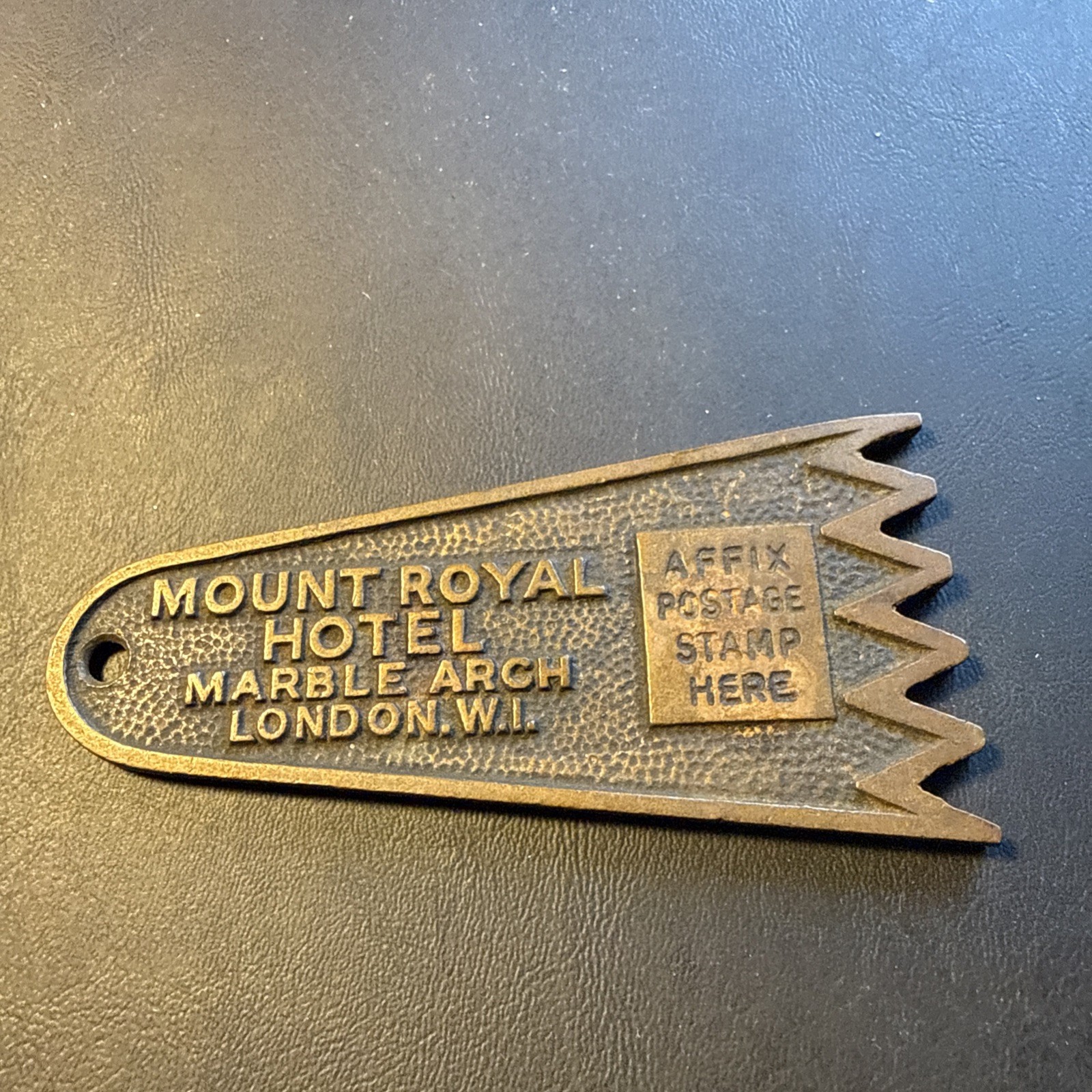 vtg mount royal hotel MARBLE ARCH London WI key fob Sawtooth MCM