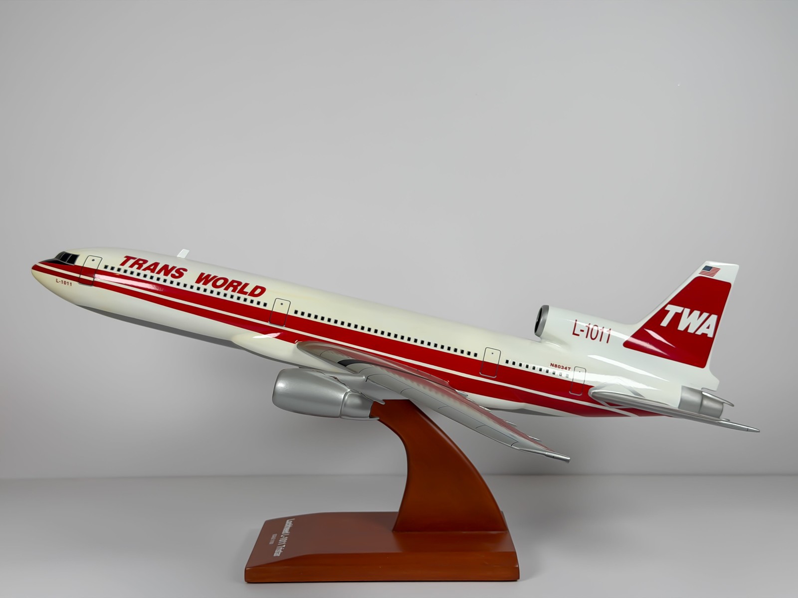 Vintage Executive Model Trans World Airlines (TWA) Lockheed L-1011 1:100 Scale Vintage Executive Model Trans World Airlines (TWA) Lockheed L-1011 1:100 Scale
