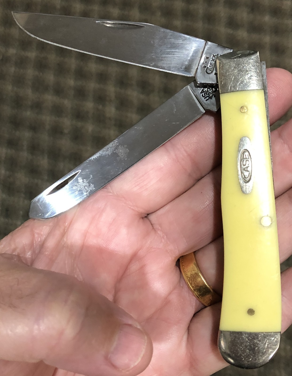 2004 Case XX USA 3254 CV Yellow Delrin Large Size Trapper Pocket Knife 2004 Case XX USA 3254 CV Yellow Delrin Large Size Trapper Pocket Knife