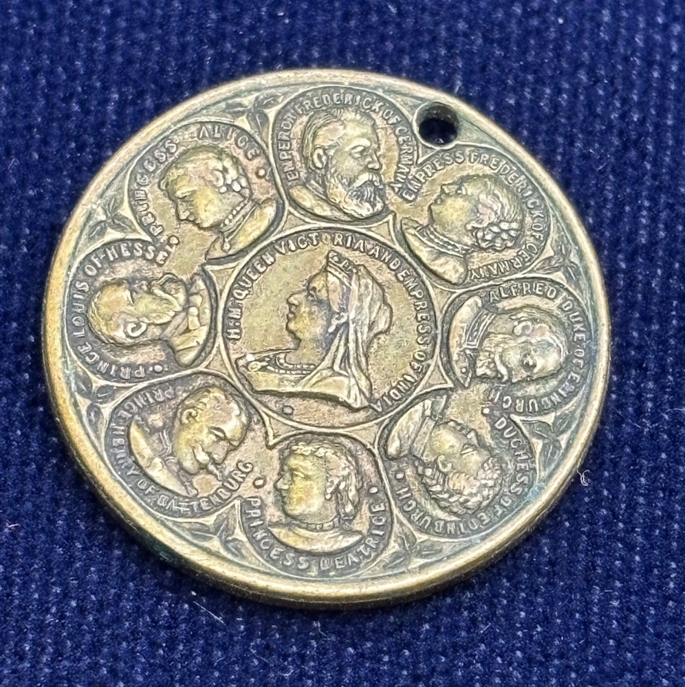 1897 Queen Victoria Diamond Jubilee Brass Medalet Royal Family Tree Edward VII