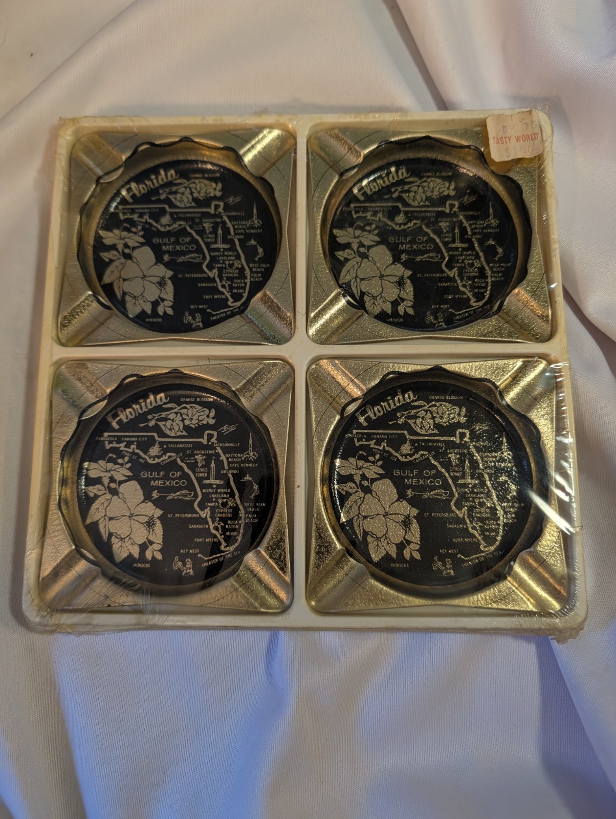 Vintage Florida Metal Ashtrays Set Of 4 New In Package NOS (LR) Vintage Florida Metal Ashtrays Set Of 4 New In Package NOS (LR)