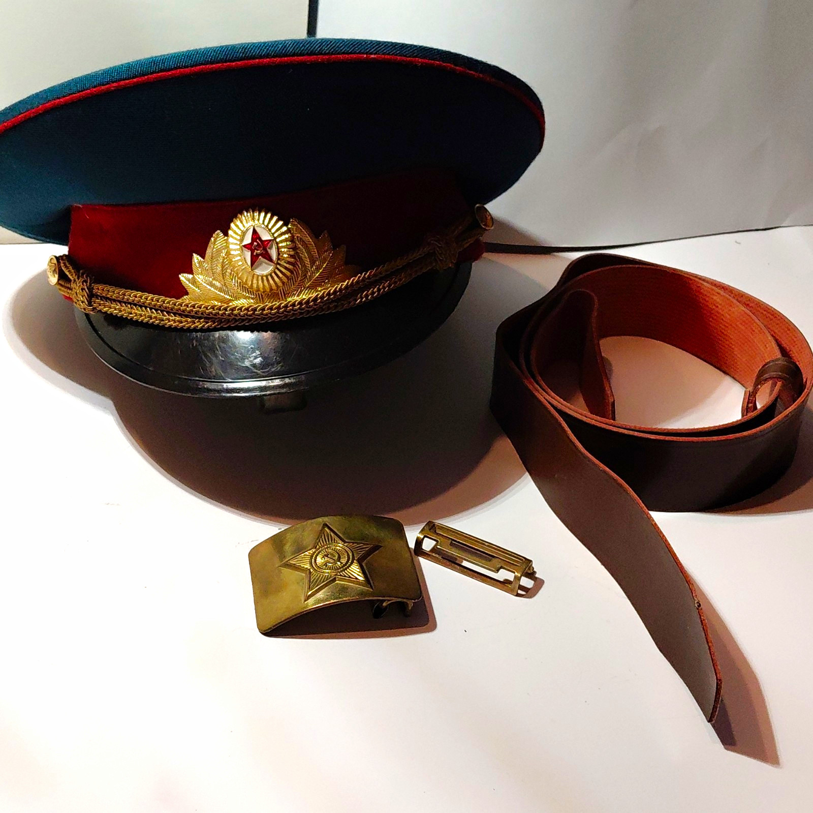 Soviet union military lot parade hat-soldiers belt & buckle. Soviet union military lot parade hat-soldiers belt & buckle.