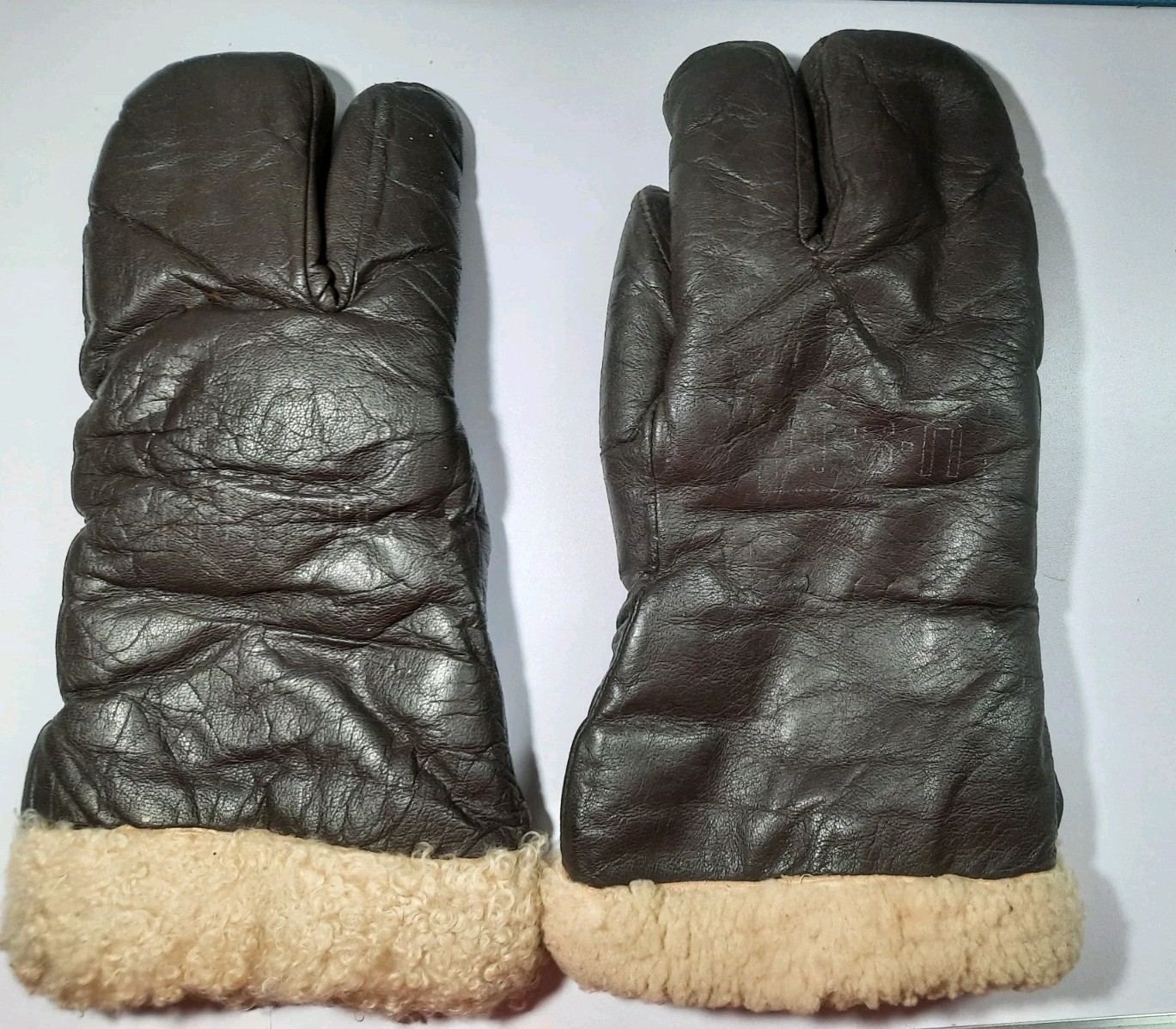 WWII US Navy USN A-9 Leather Sherpa Lined Gunner Mitts Trigger Finger Gloves WWII US Navy USN A-9 Leather Sherpa Lined Gunner Mitts Trigger Finger Gloves