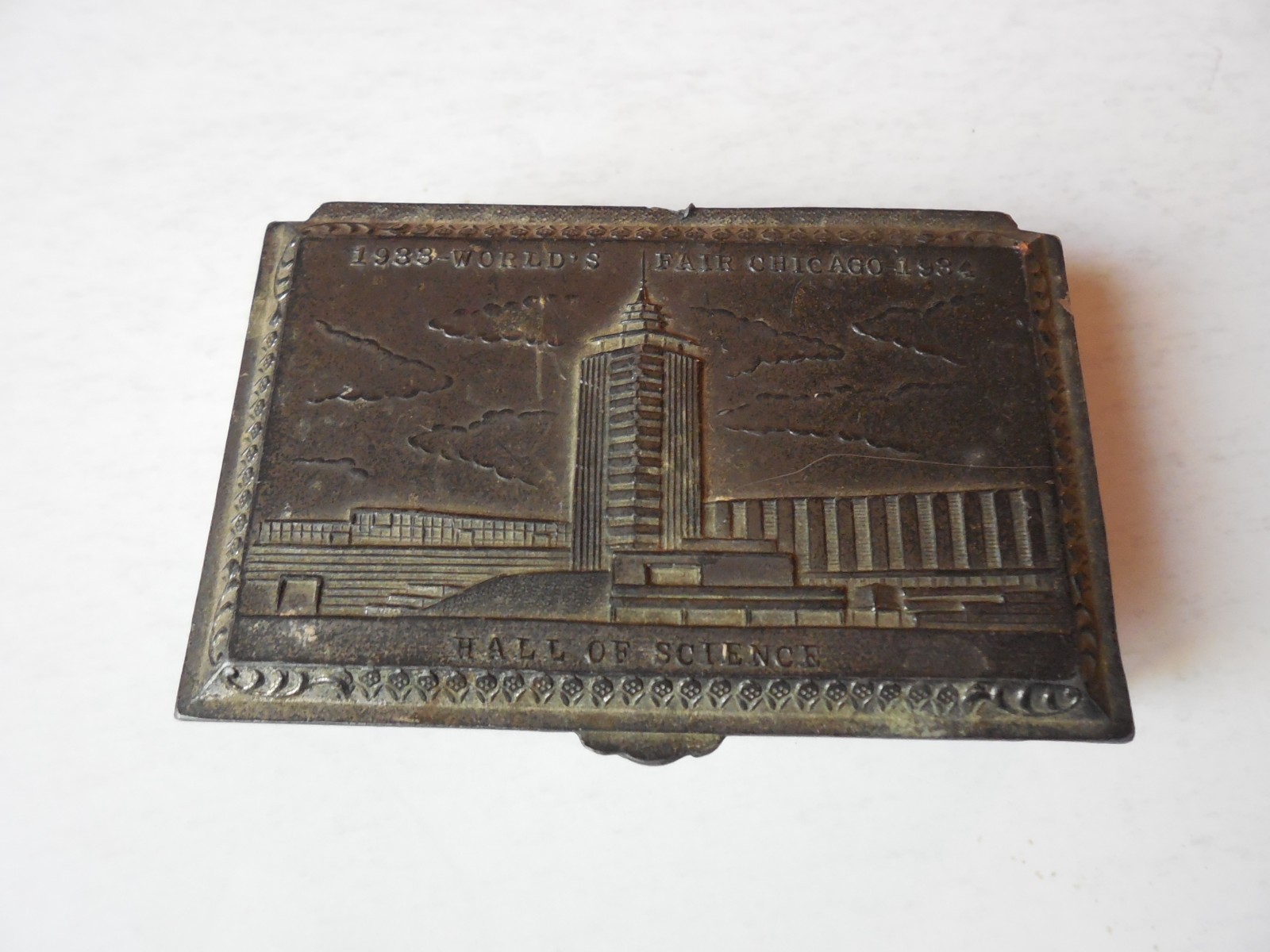1933-1934 World’s Fair Chicago metal trinket box N. Shure Co. 34A22 vintage art