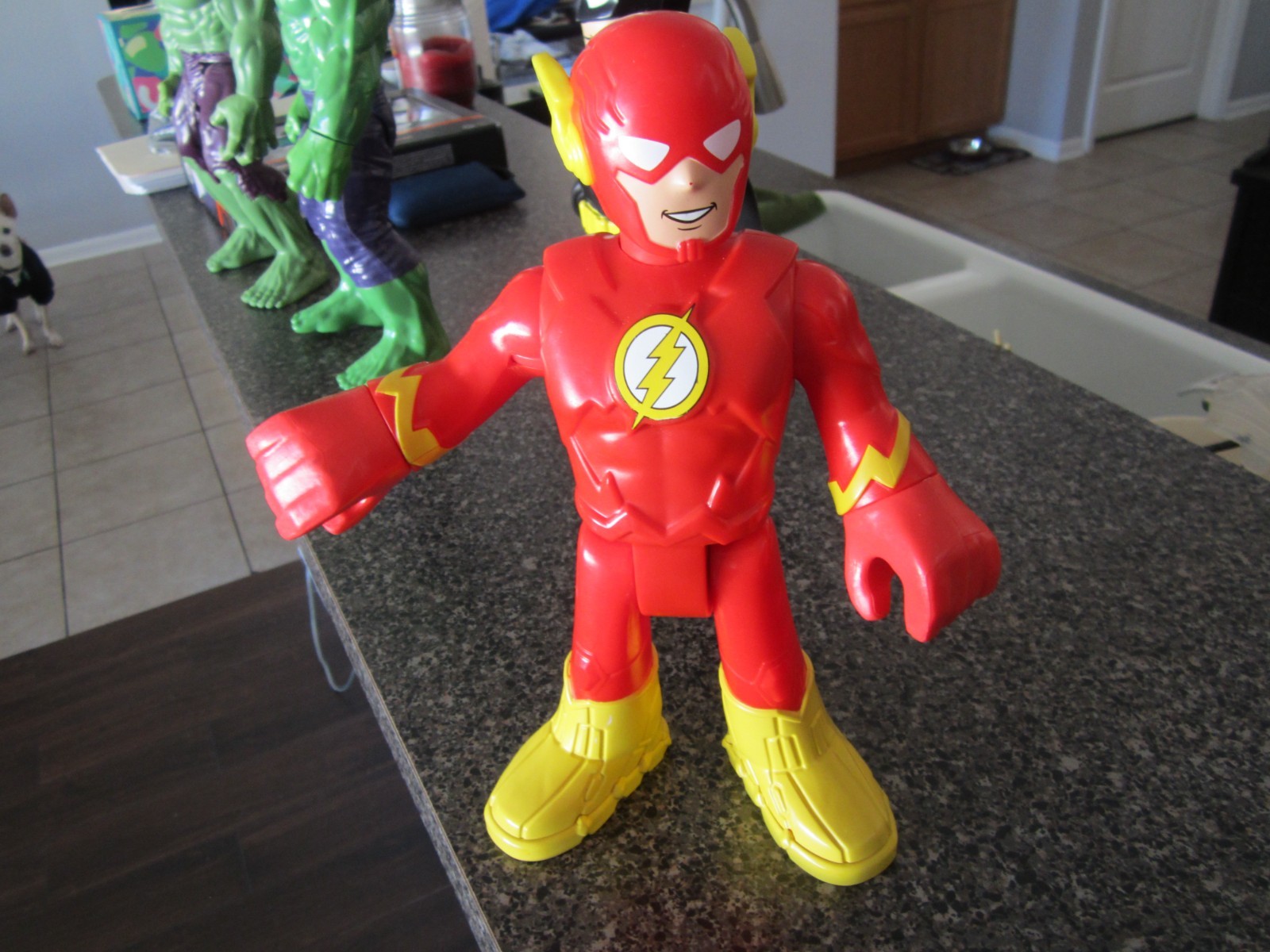 The Flash Action Figure - Plastic - 2019 Mattel - DC Comics - 9 The Flash Action Figure - Plastic - 2019 Mattel - DC Comics - 9