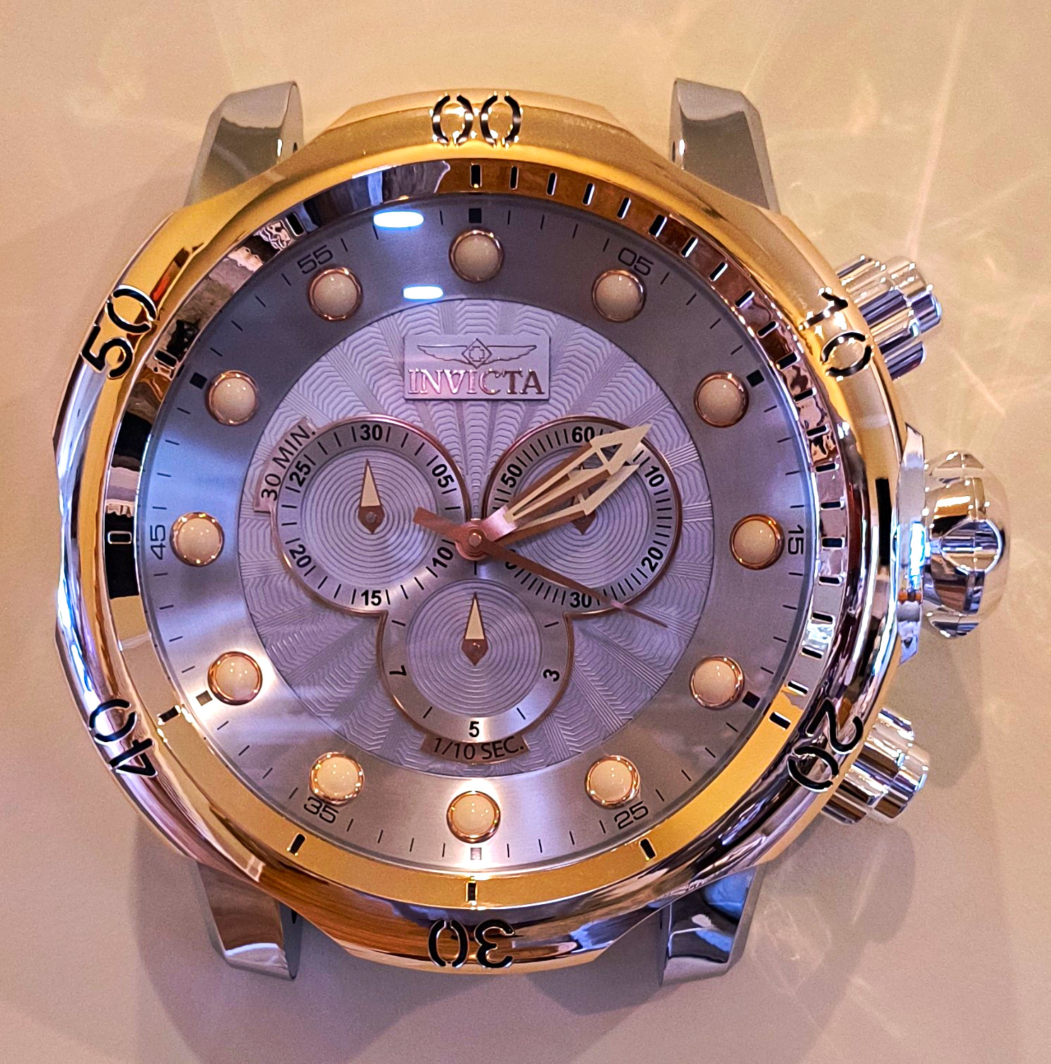 Invicta Wall Clock Quartz Silver/Rose Gold Sunburst Dial Chronograph 21 Invicta Wall Clock Quartz Silver/Rose Gold Sunburst Dial Chronograph 21