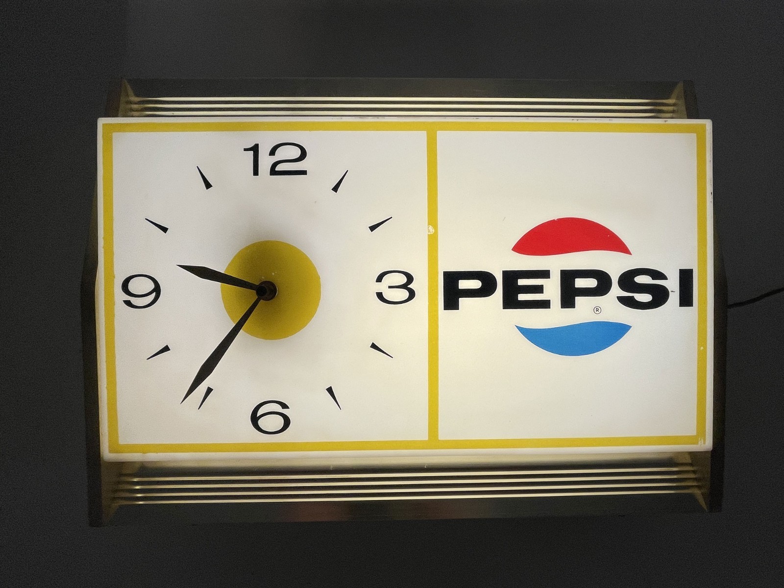 Vintage 1960's-70's Pepsi-Cola Lighted Wall Clock Sign Tel-A-Sign WORKS Vintage 1960's-70's Pepsi-Cola Lighted Wall Clock Sign Tel-A-Sign WORKS