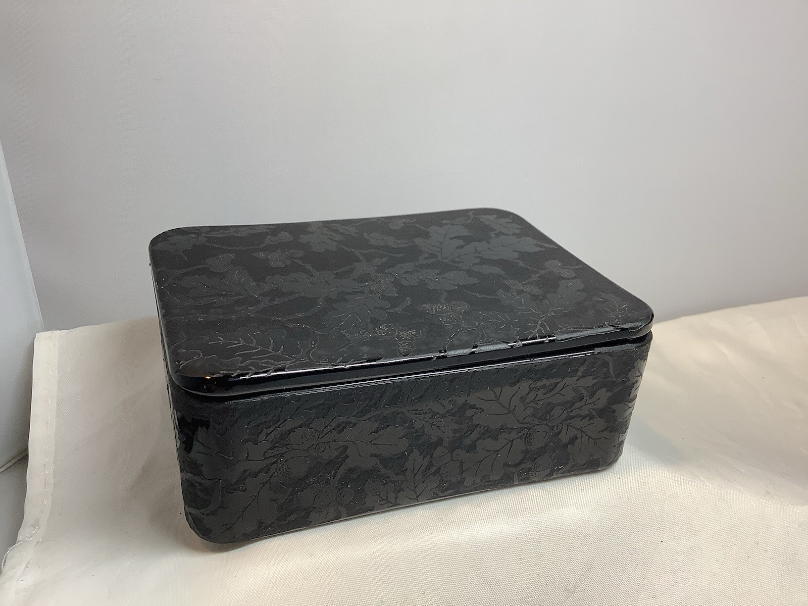Antique Fostoria Depression Glass Oak Leaf Brocade Black Amethyst Jewelry Box Antique Fostoria Depression Glass Oak Leaf Brocade Black Amethyst Jewelry Box