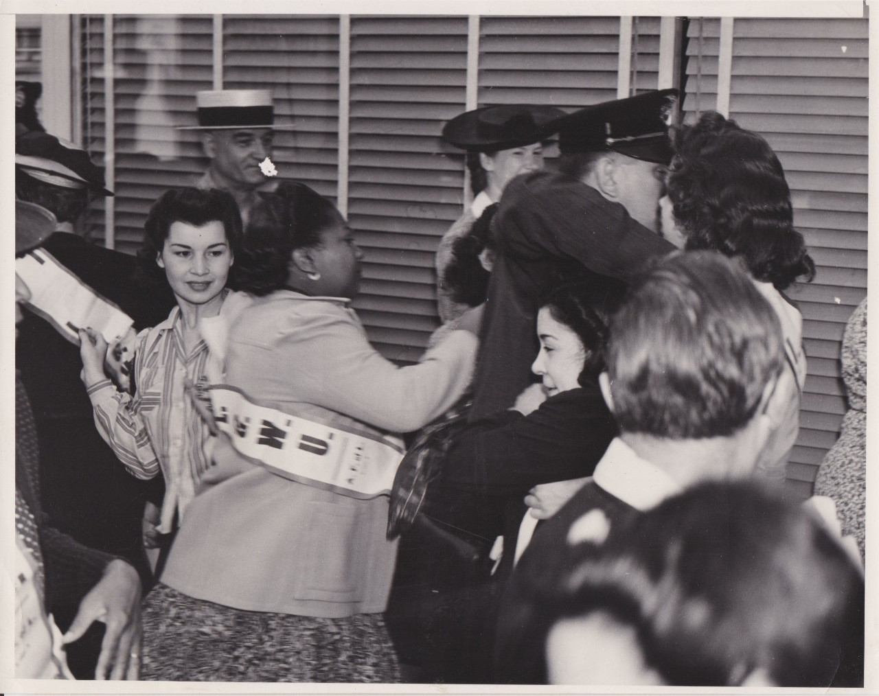 1941 Press Photo Women ILGWU Workers Fighting Non-Union Workers in Los Angeles